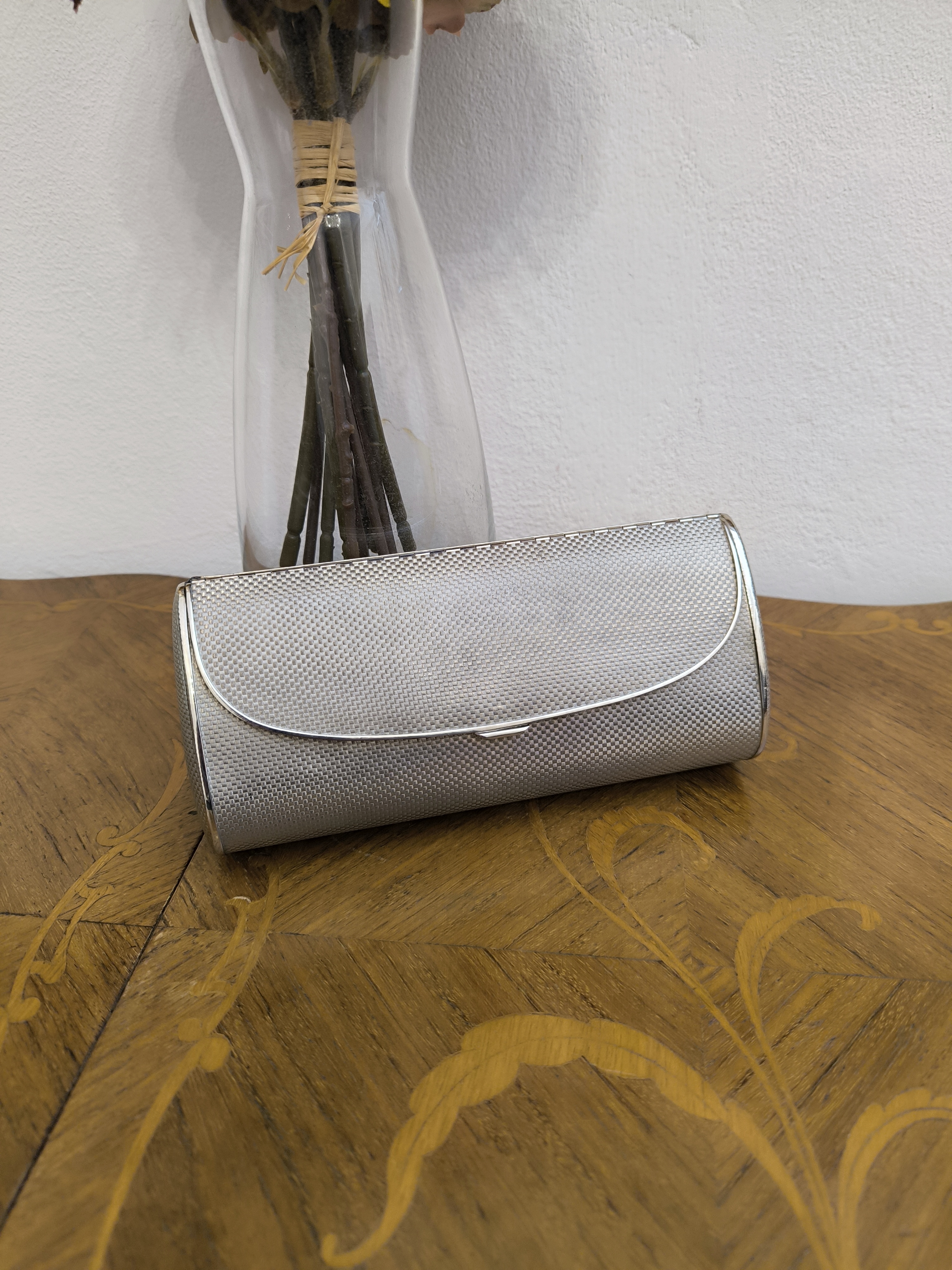 Clutch vintage in metallo argentato