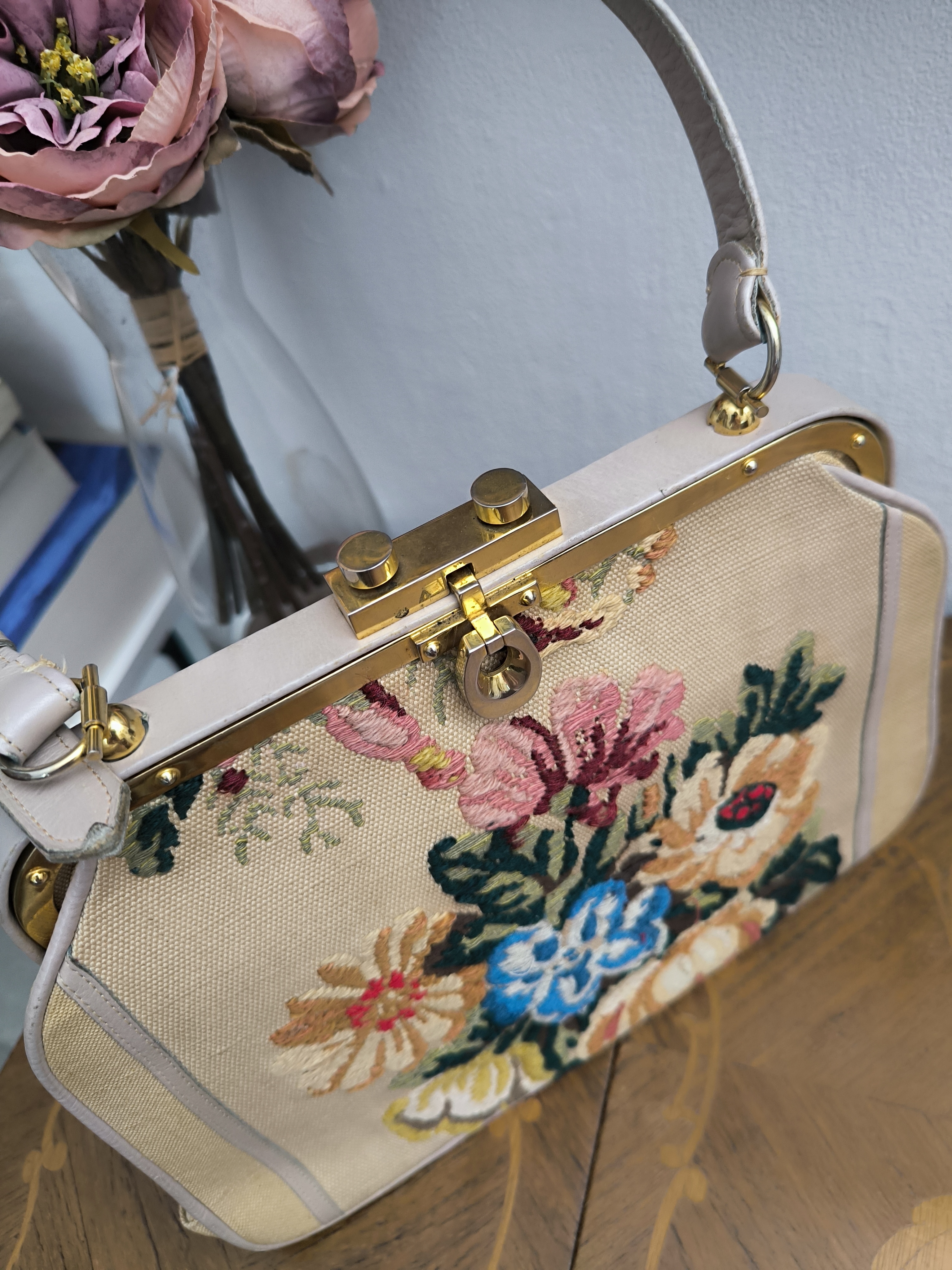 Borsa vintage ricamata
