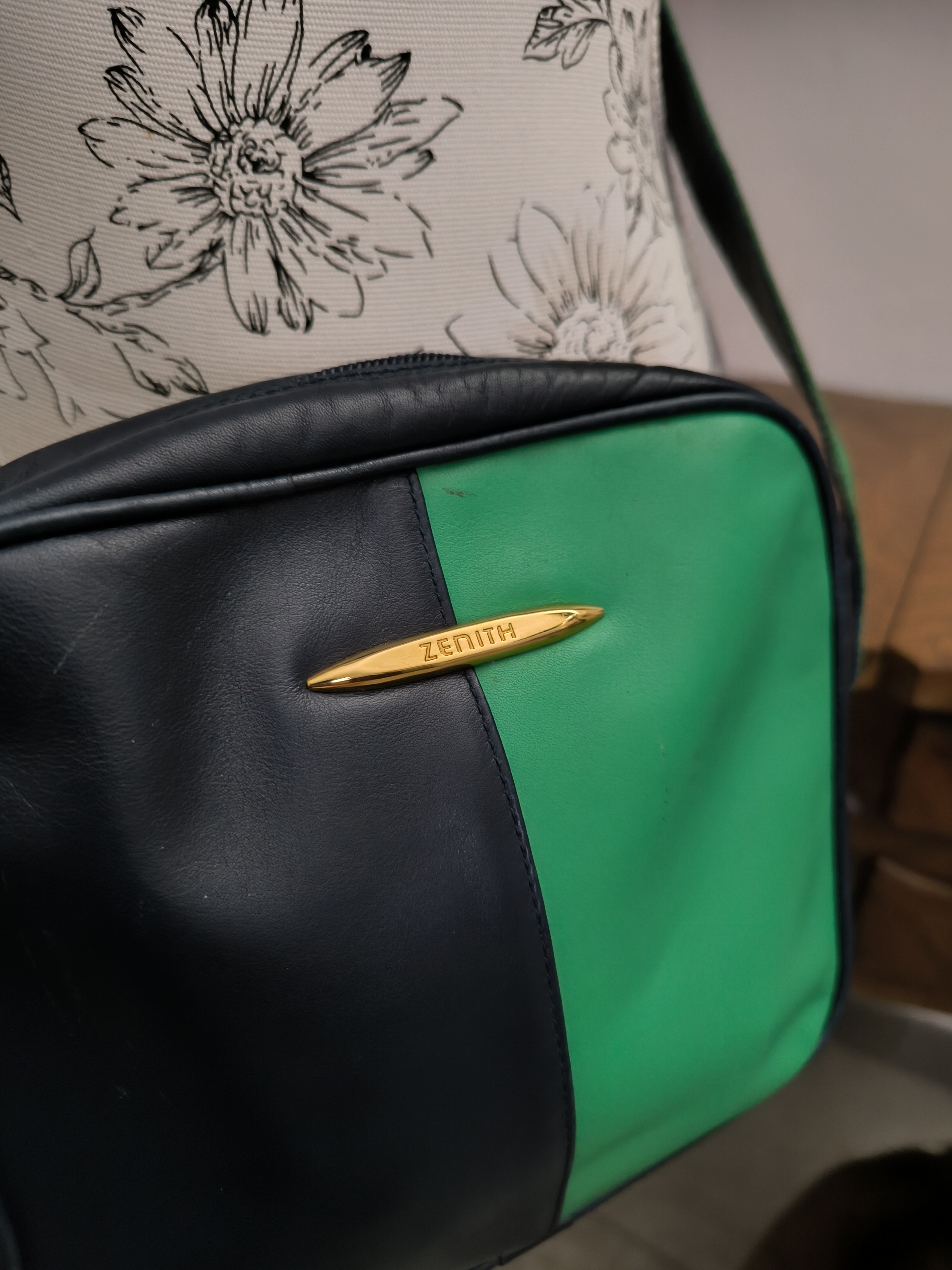 Borsa vintage a tracolla firmata Zenith