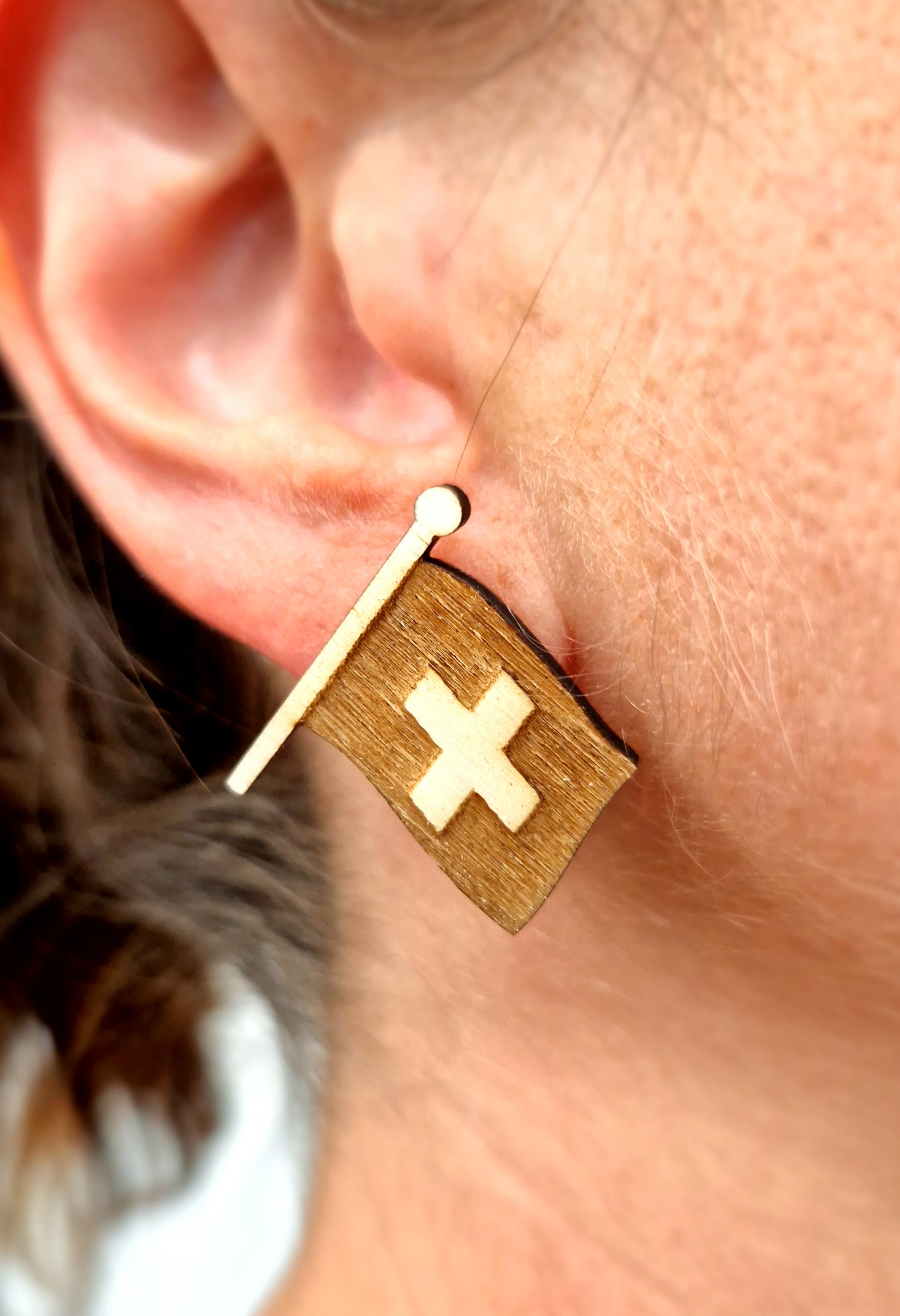 Clou d'oreille - drapeau suisse