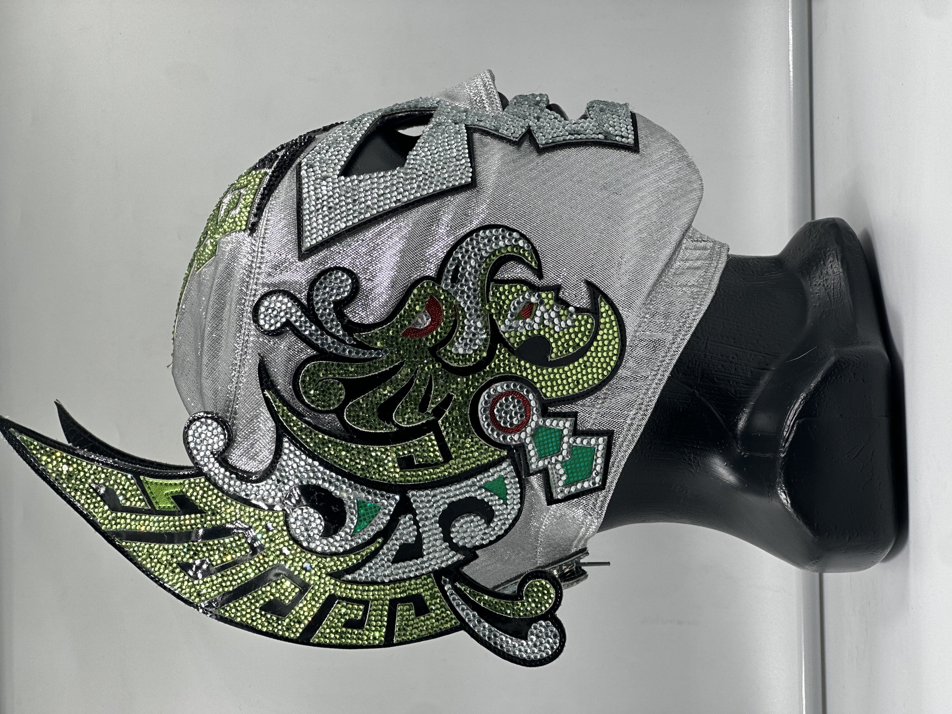 MÁSCARA PROFESIONAL PEDRERÍA EDICIÓN TRIPLEMANIA XXXIII PLATEADA/VERDE