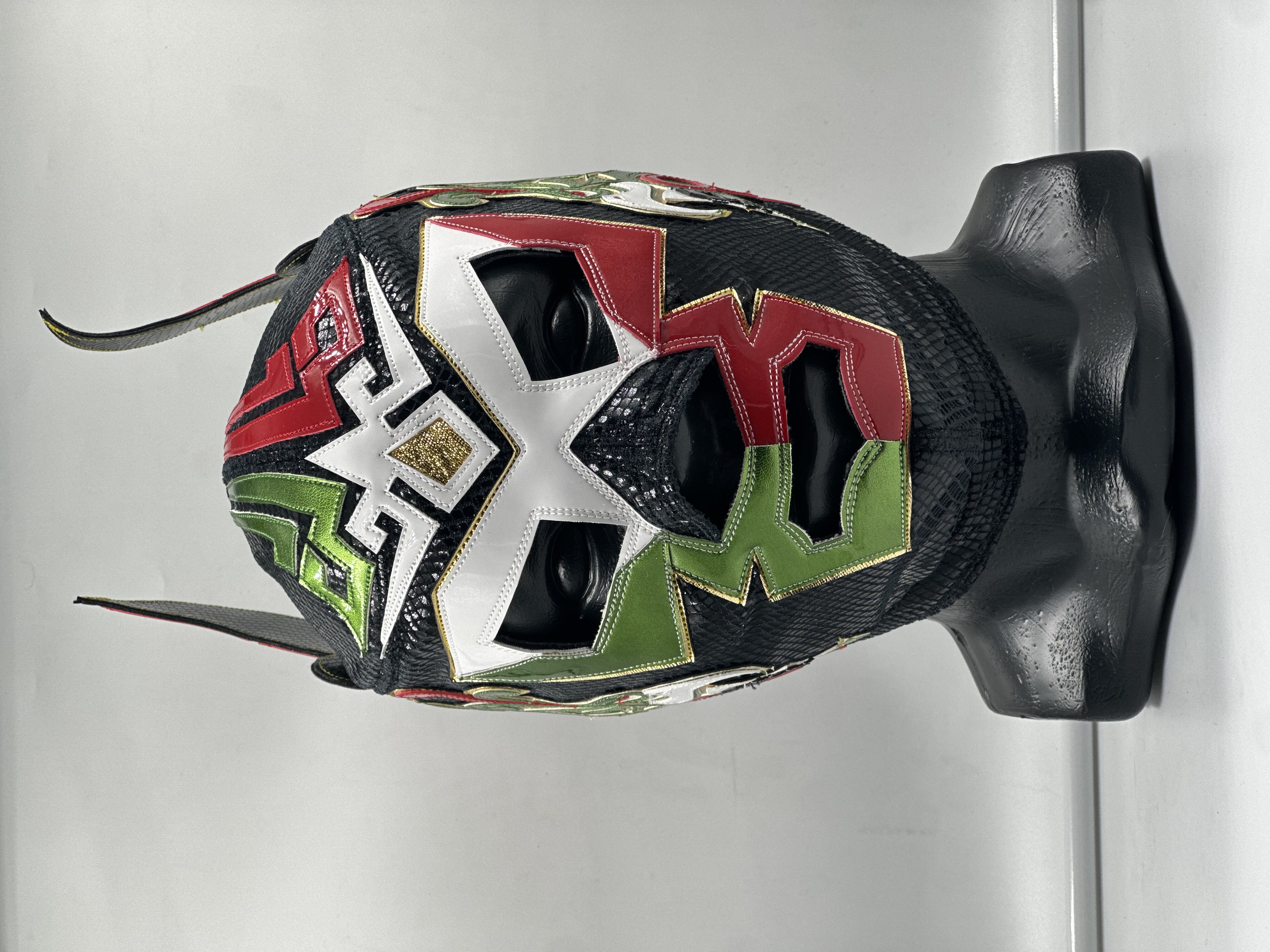 MÁSCARA PROFESIONAL EDICIÓN TRIPLEMANIA XXXIII NEGRO/TRICOLOR