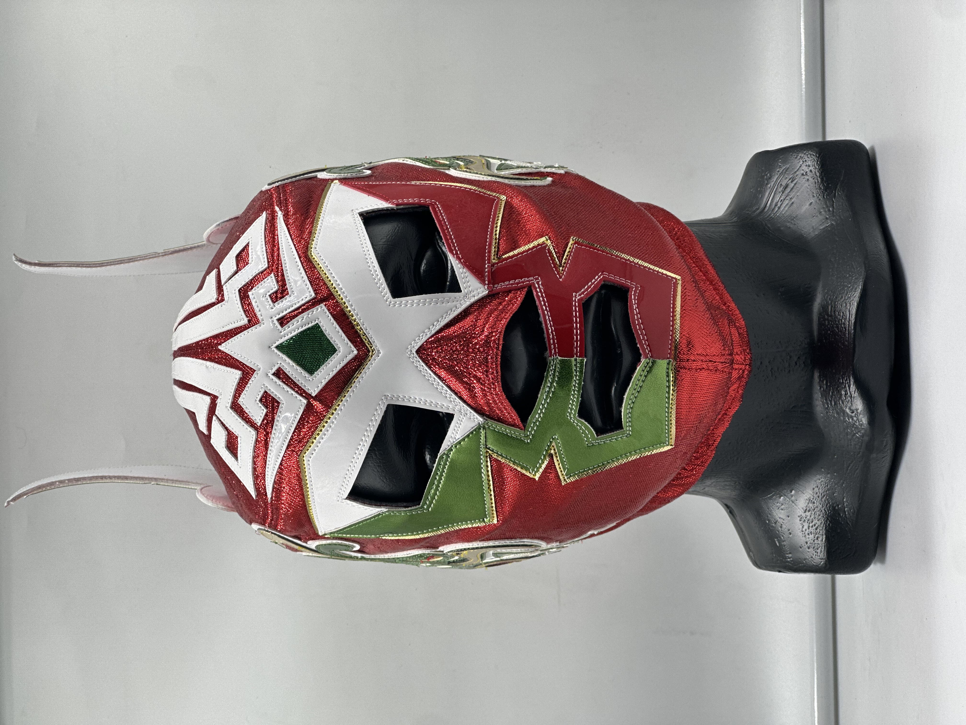 MÁSCARA PROFESIONAL EDICIÓN TRIPLEMANIA XXXIII ROJA/TRICOLOR