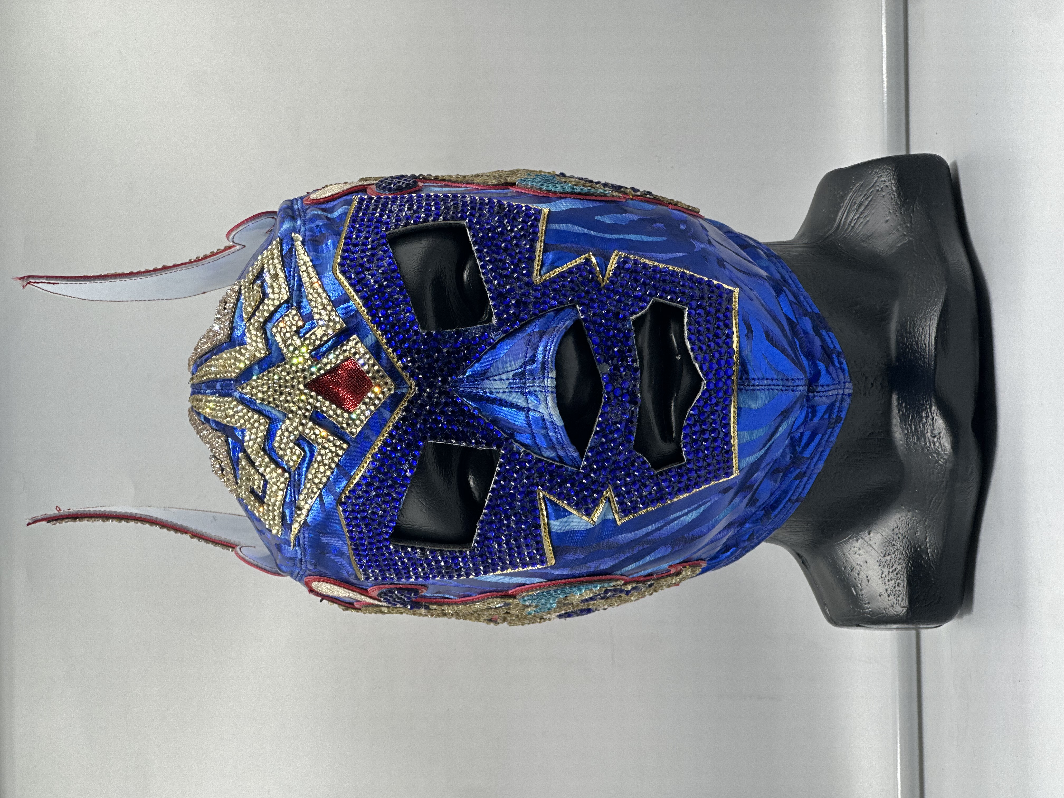 MÁSCARA PROFESIONAL PEDRERÍA EDICIÓN TRIPLEMANIA XXXIII AZUL REY/DORADO