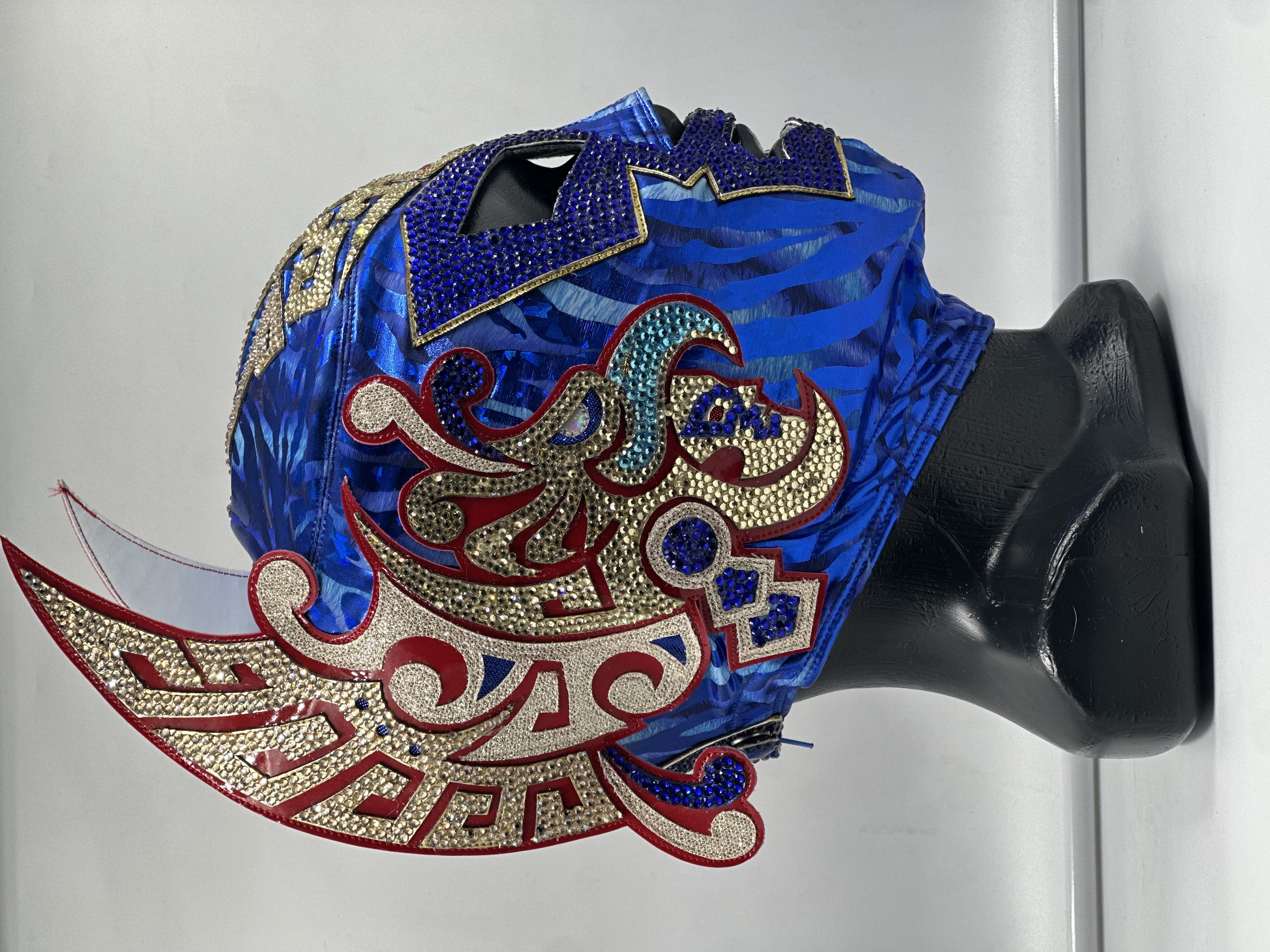 MÁSCARA PROFESIONAL PEDRERÍA EDICIÓN TRIPLEMANIA XXXIII AZUL REY/DORADO