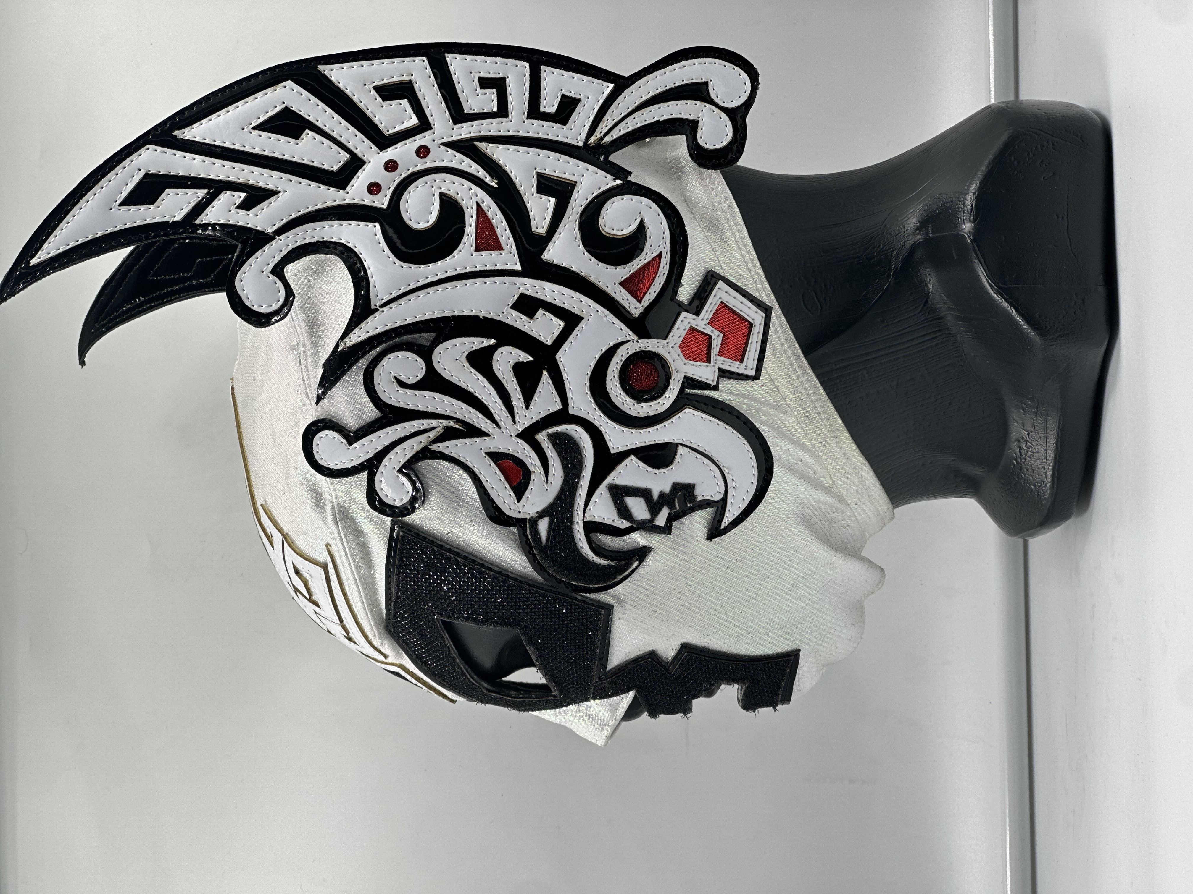 MÁSCARA PROFESIONAL EDICIÓN TRIPLEMANIA XXXIII BLANCO/NEGRO