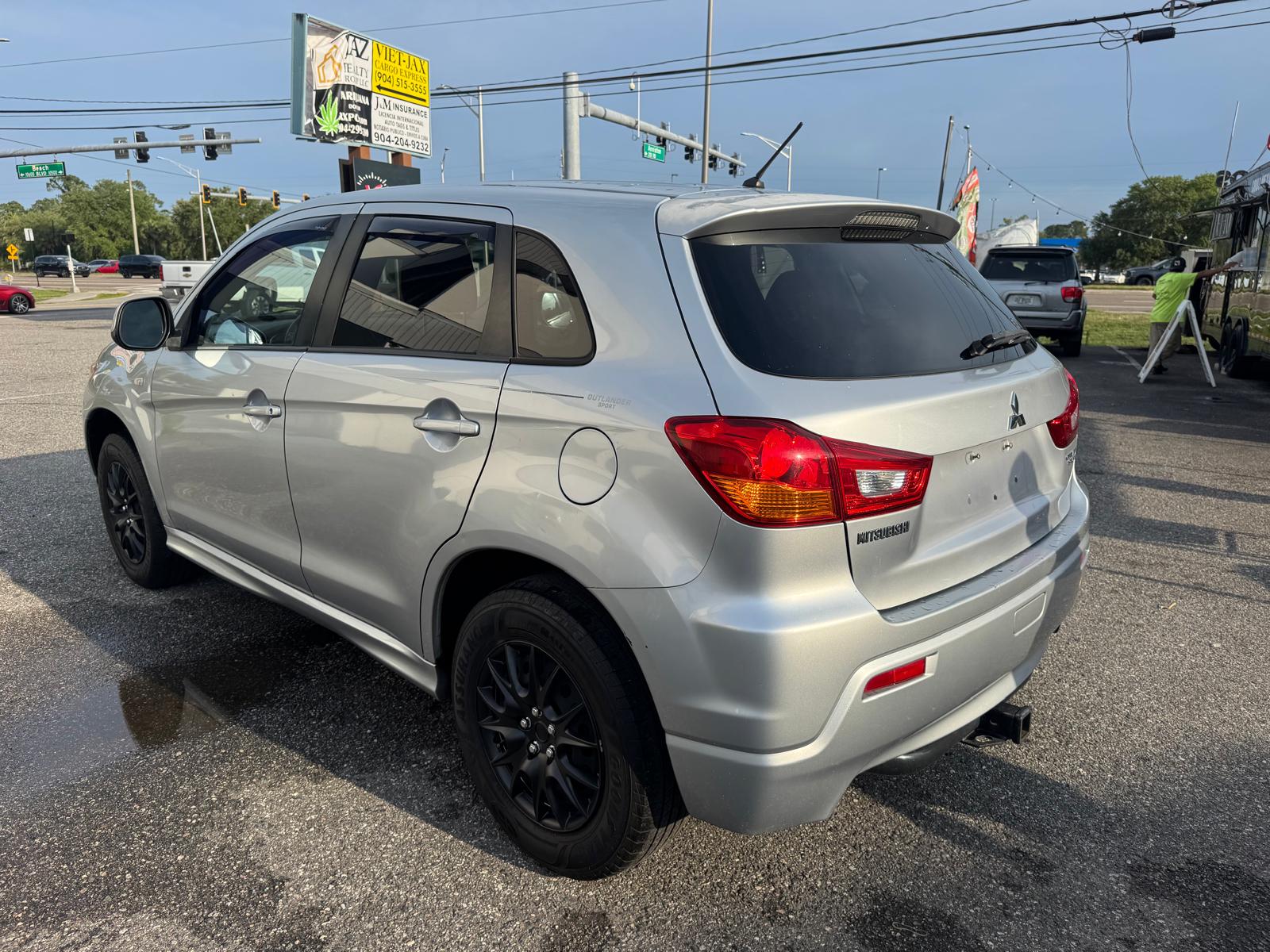 Mitsubishi Outlander Sport ES 2012