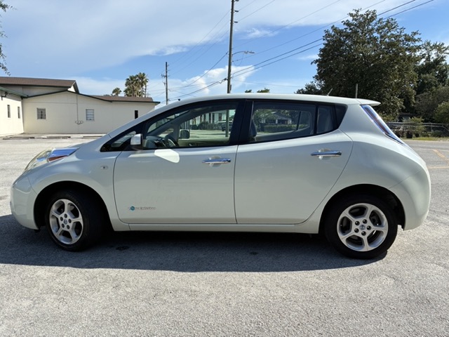 2011 Nissan Leaf SL