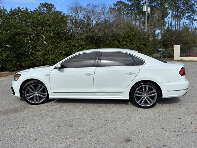 2017 Volkswagen Passat R-Line