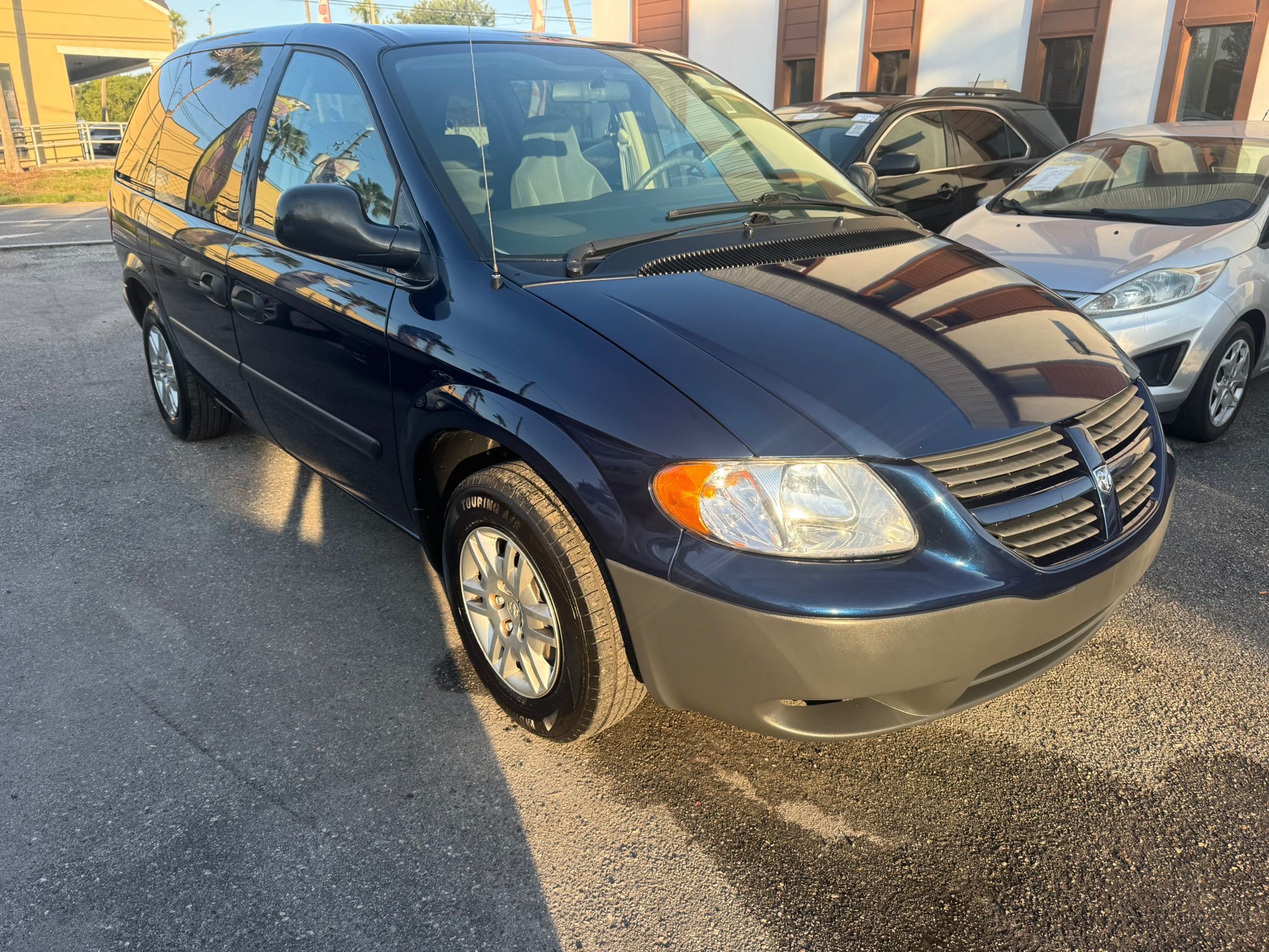 2005 Dodge Caravan SE Minivan