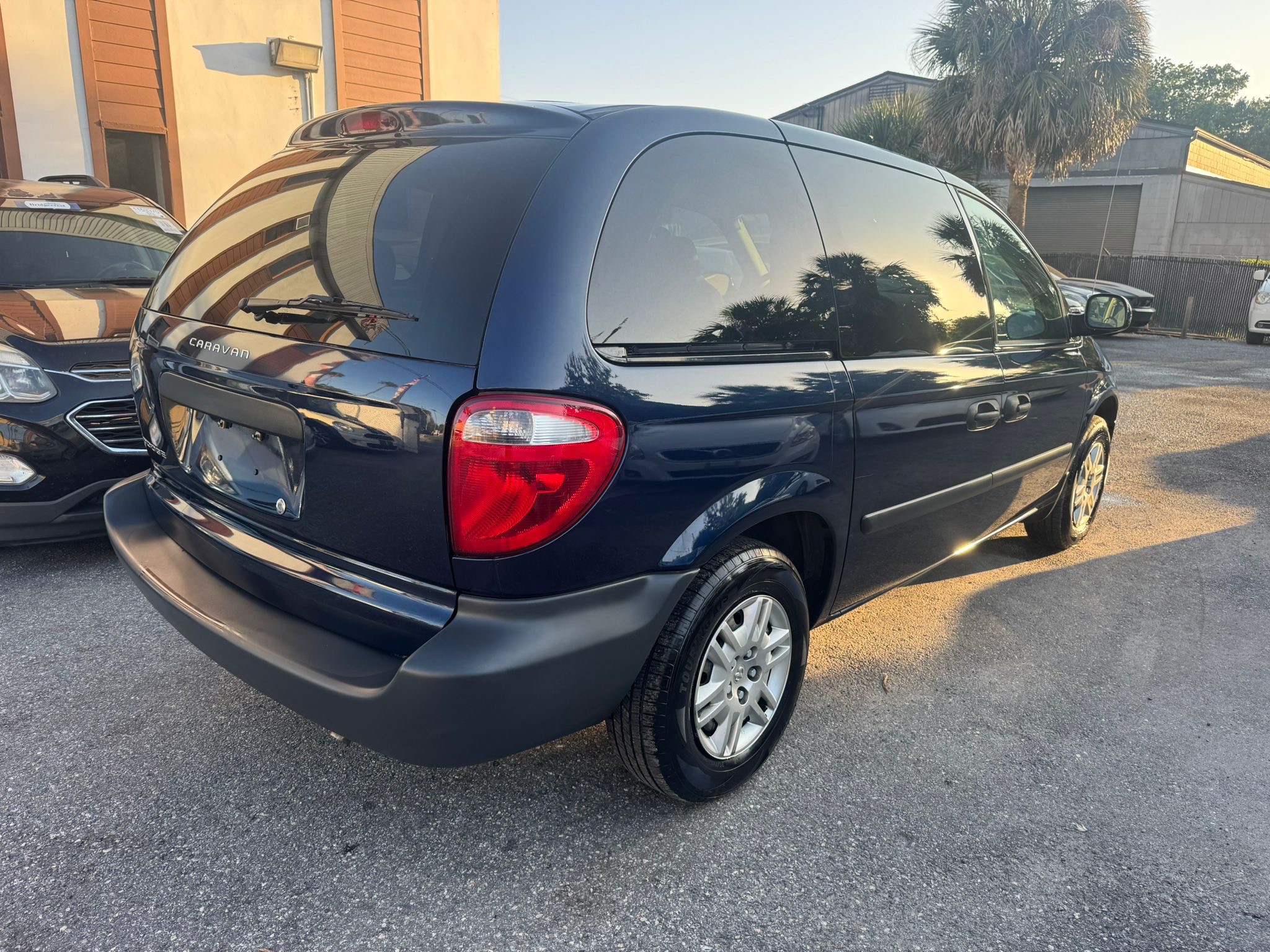 2005 Dodge Caravan SE Minivan