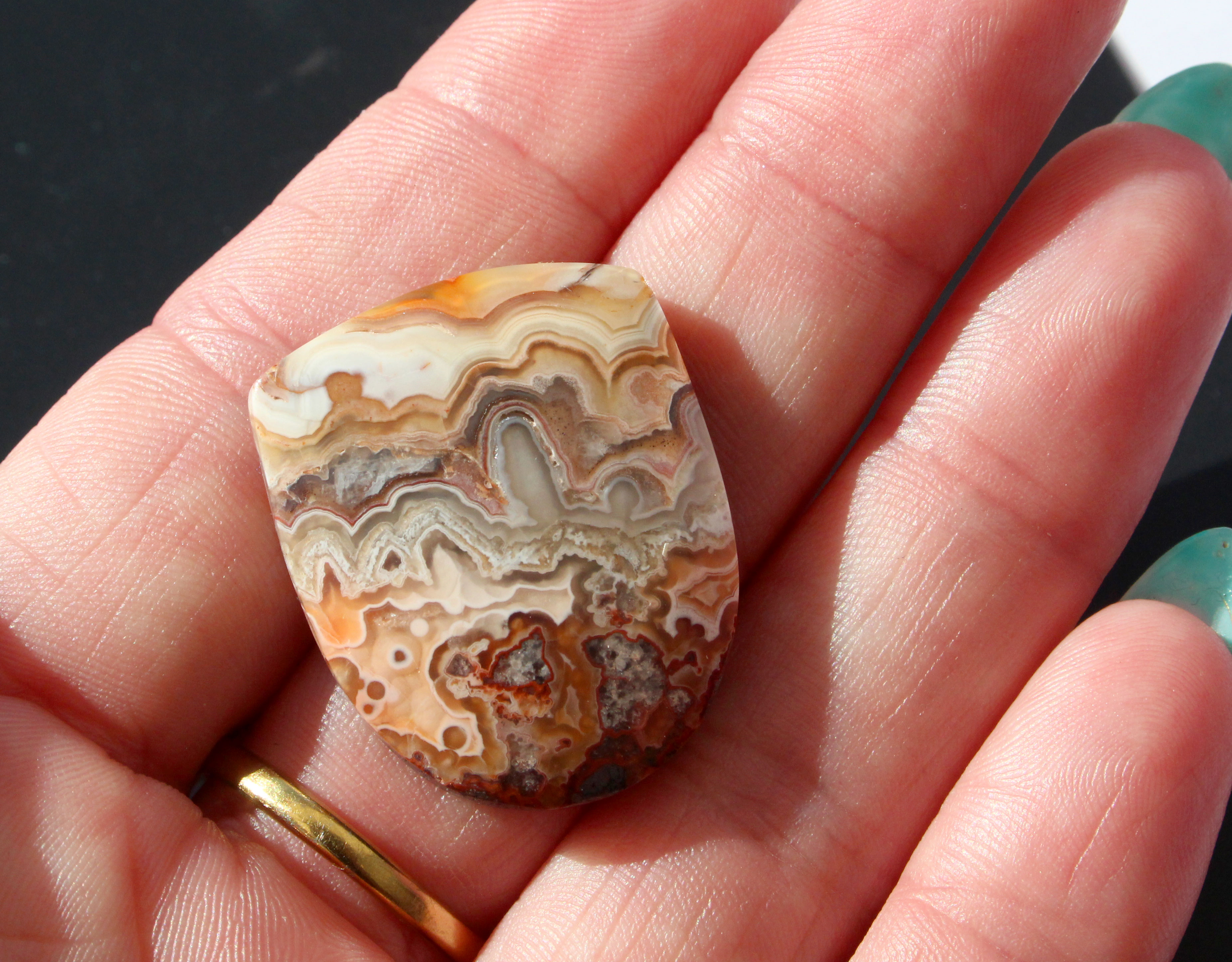 Hand cut Laguna lace Agate cabochon
