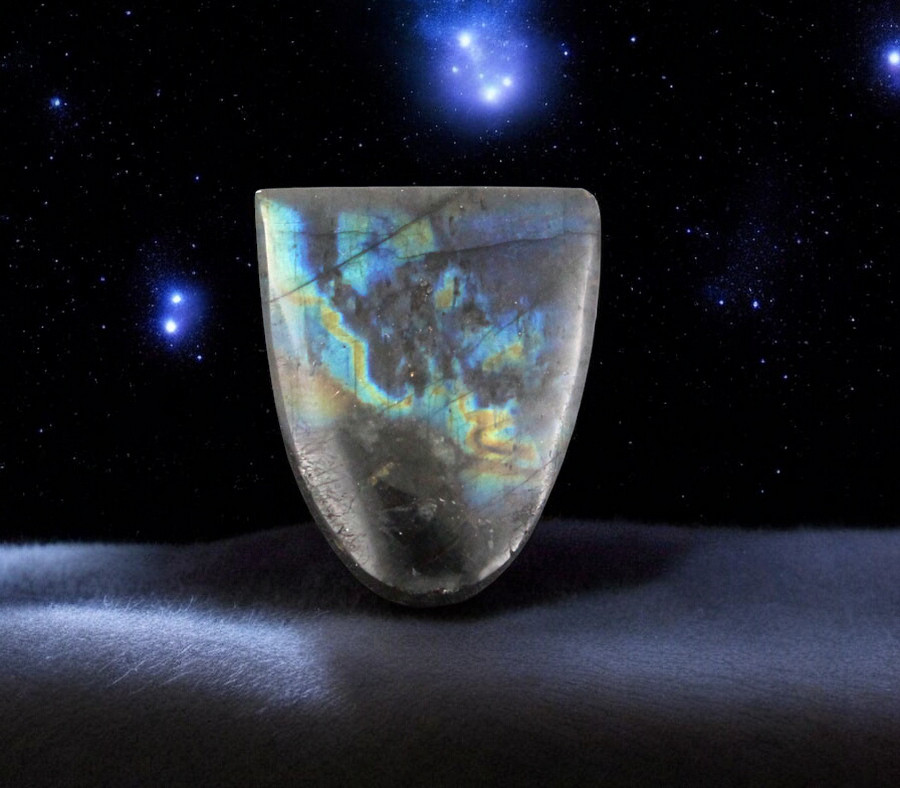 Spectrolite  cabochon