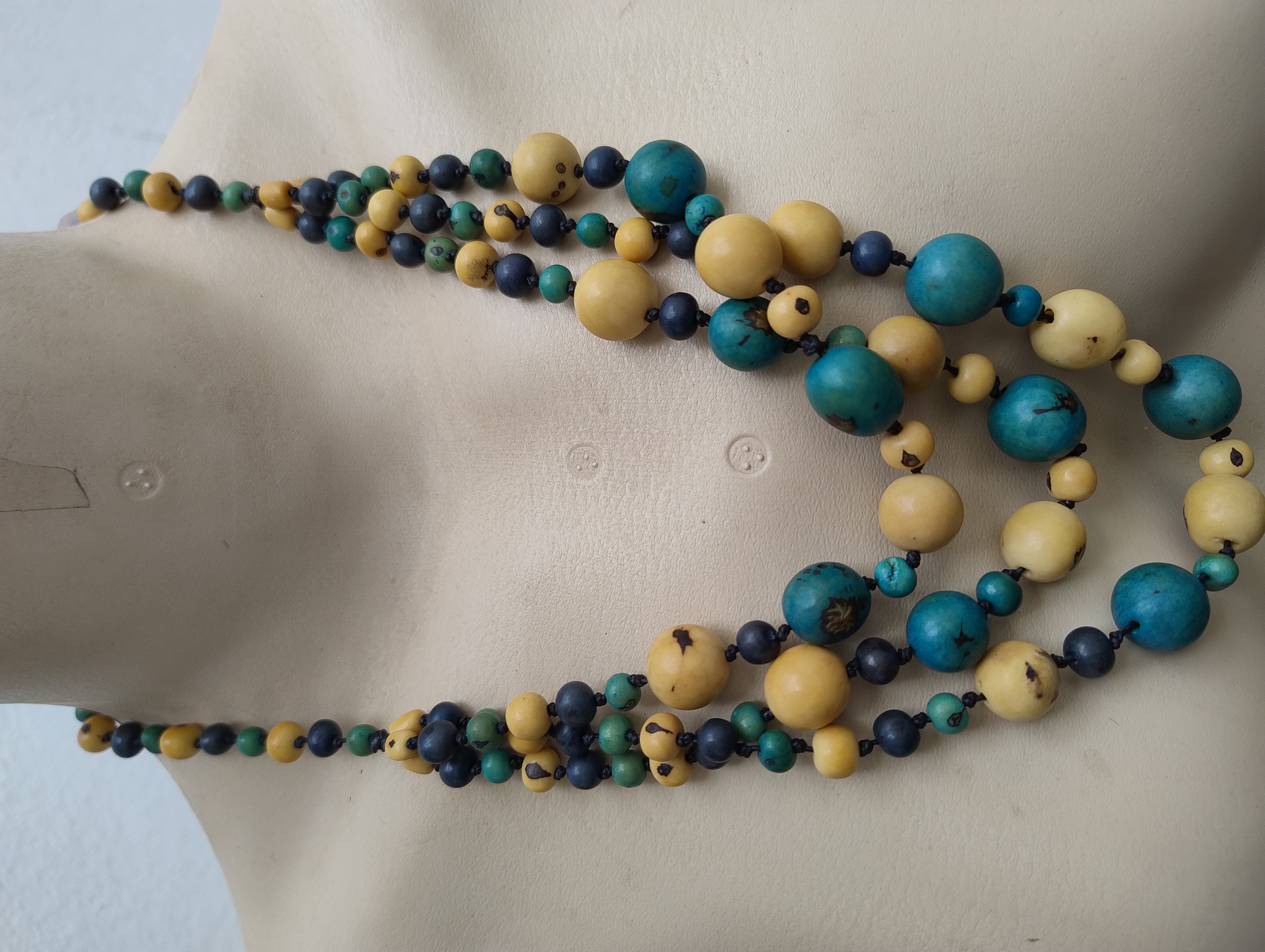 Colar de Contas Coloridas