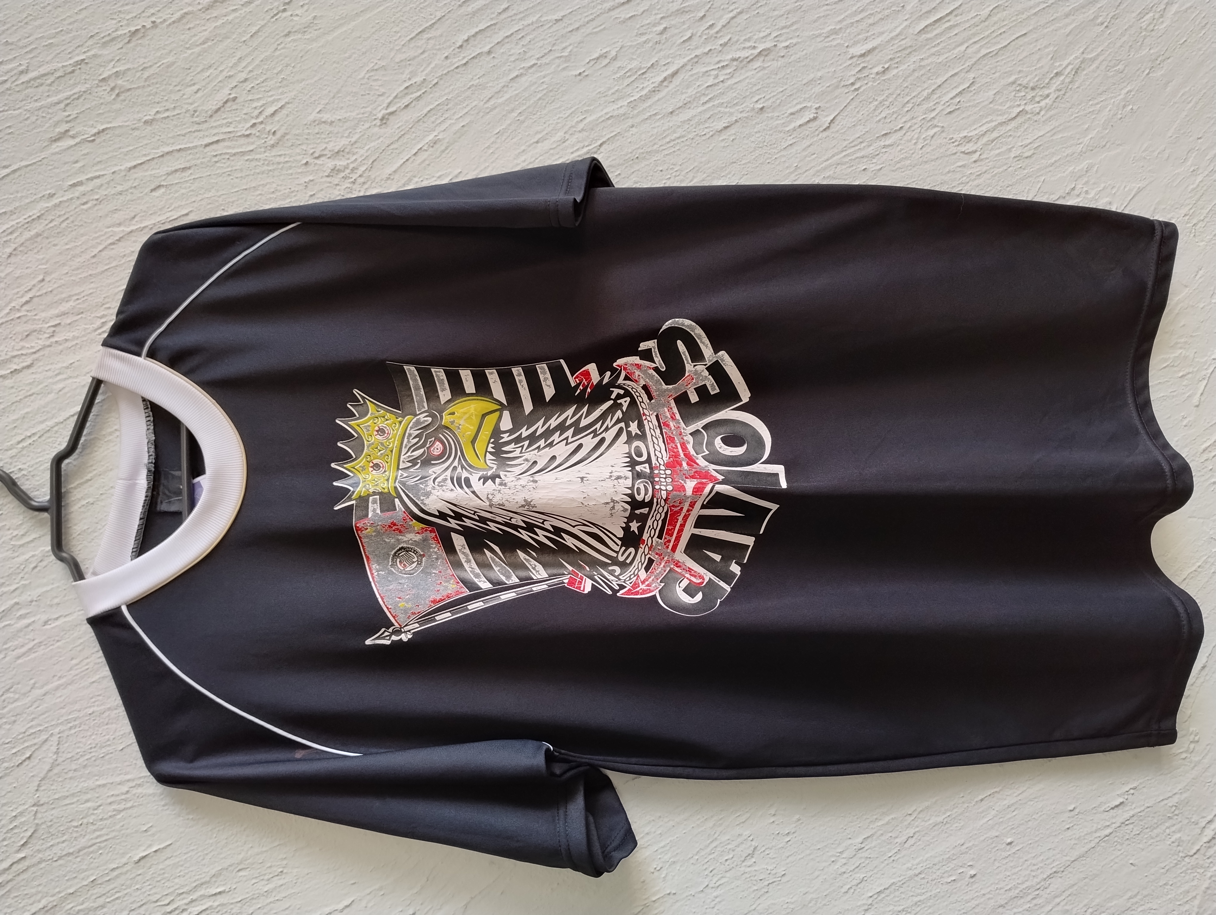 Camiseta Preta com Estampa de Águia