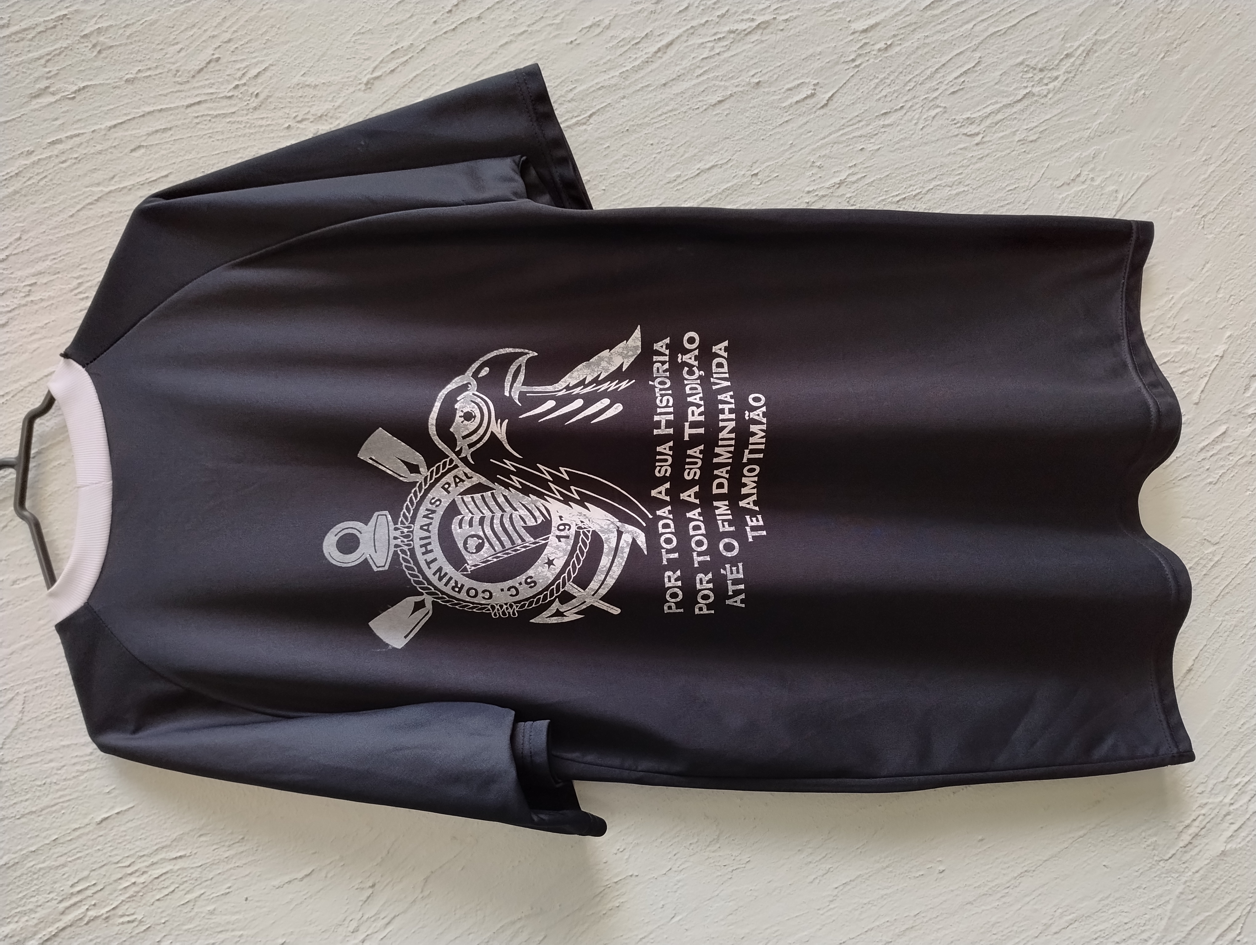 Camiseta Preta com Estampa de Águia