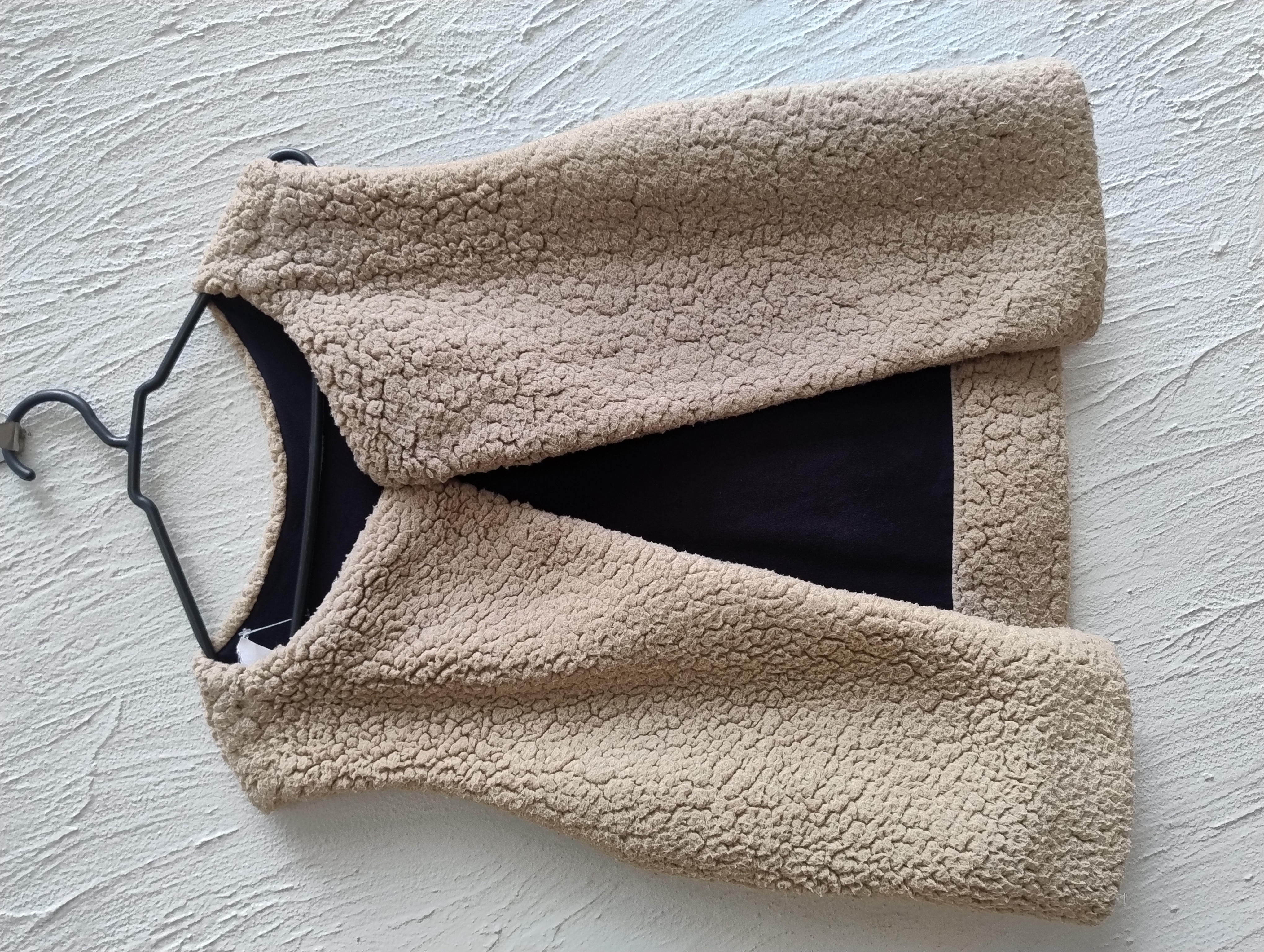 Colete de pelúcia bege