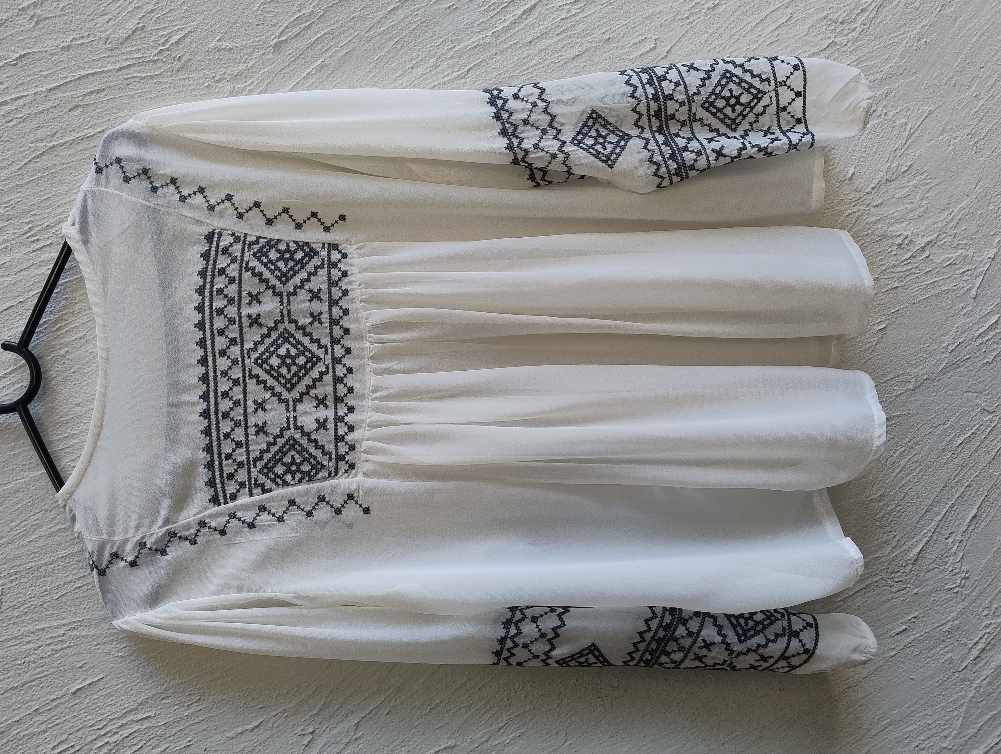 Bata Branca com Bordado Étnico G