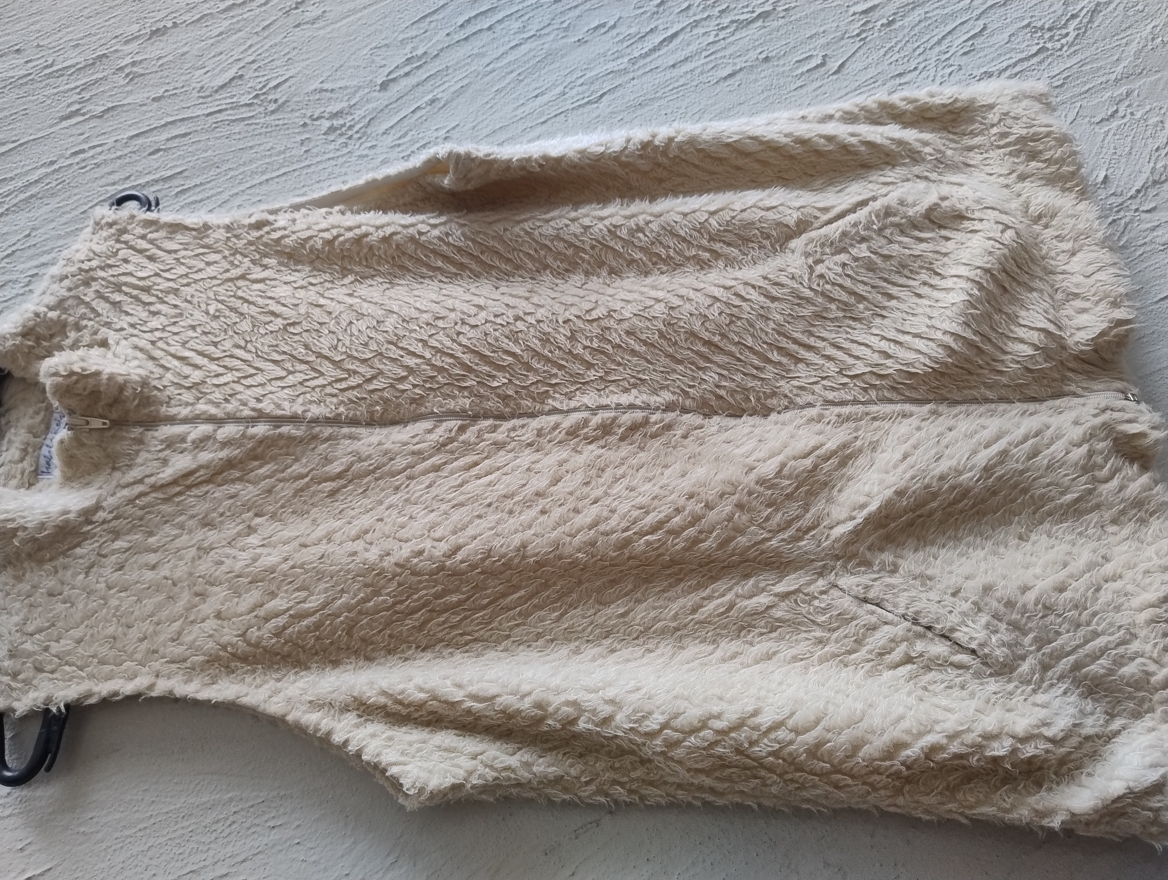 Colete de pelo sintético bege, tamanho G 