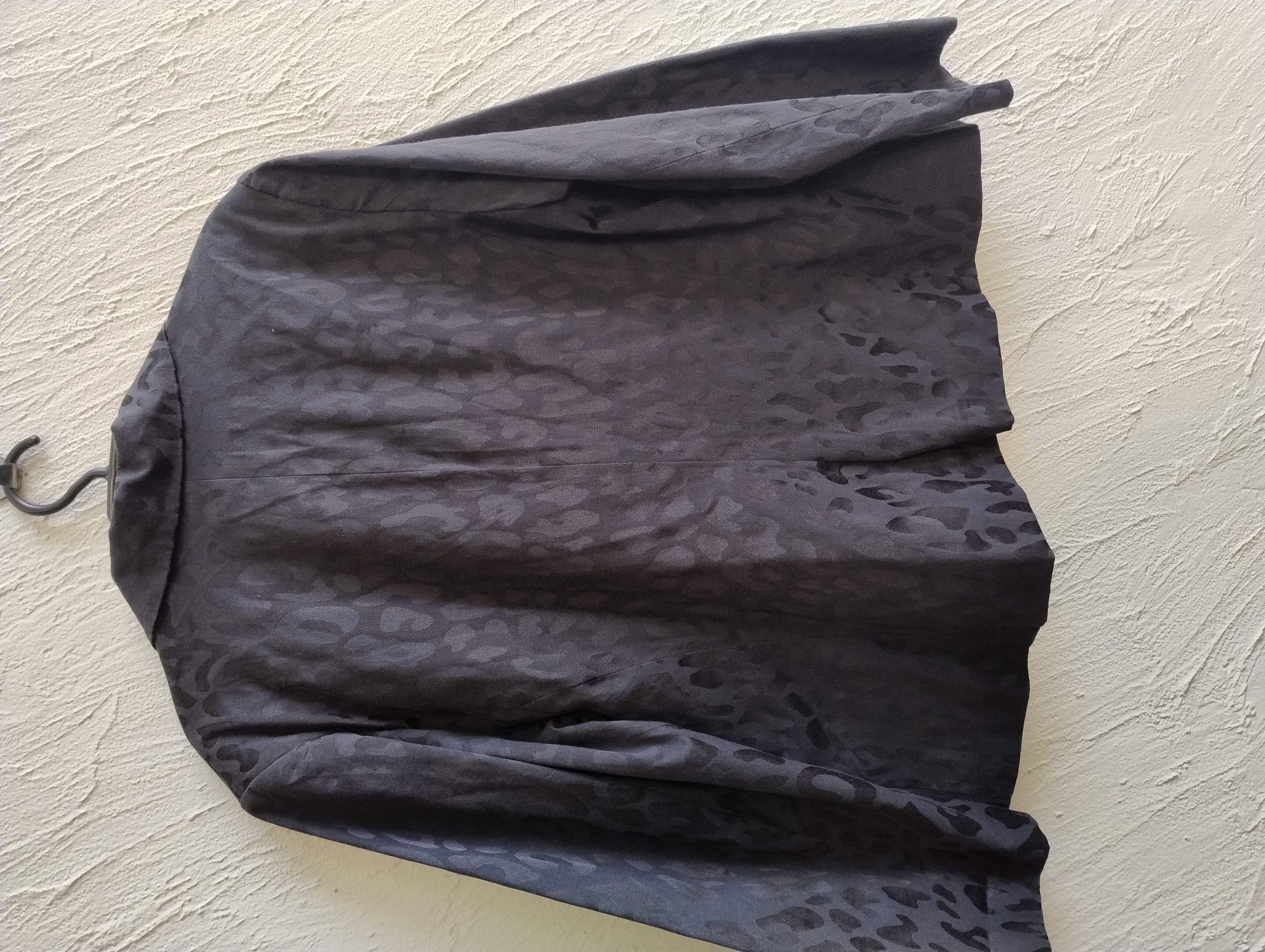 Blazer feminino preto com estampa animal print -M