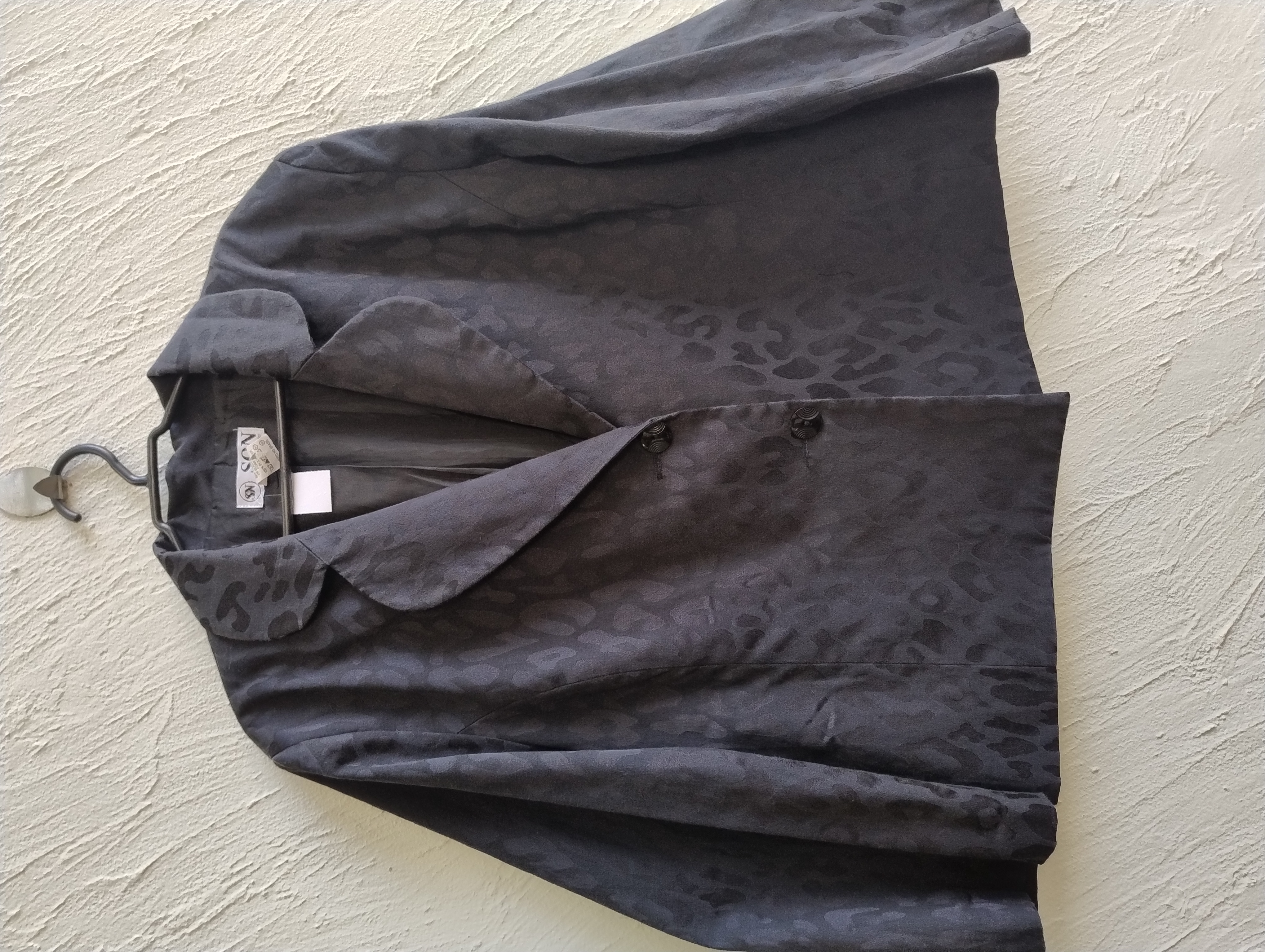 Blazer feminino preto com estampa animal print -M