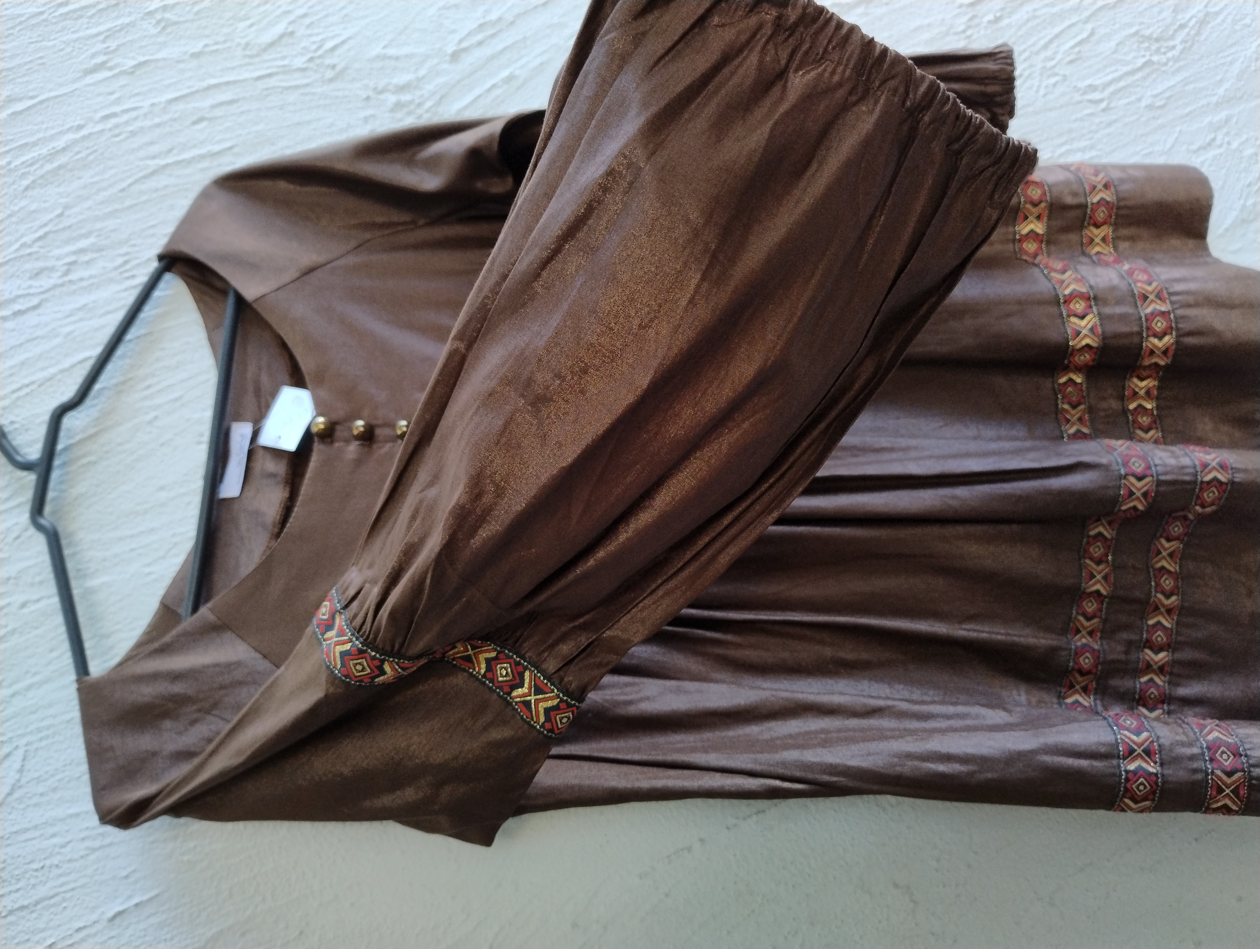 Bata marrom de manga longa, P 