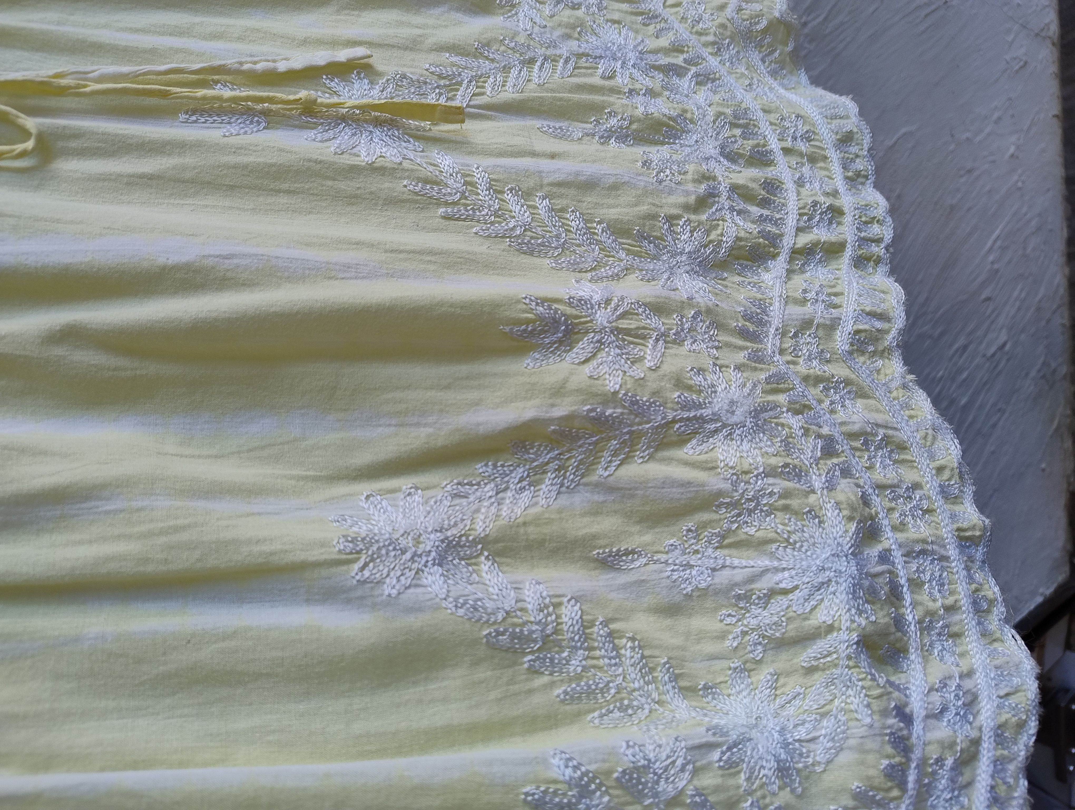 Bata amarela rendado G