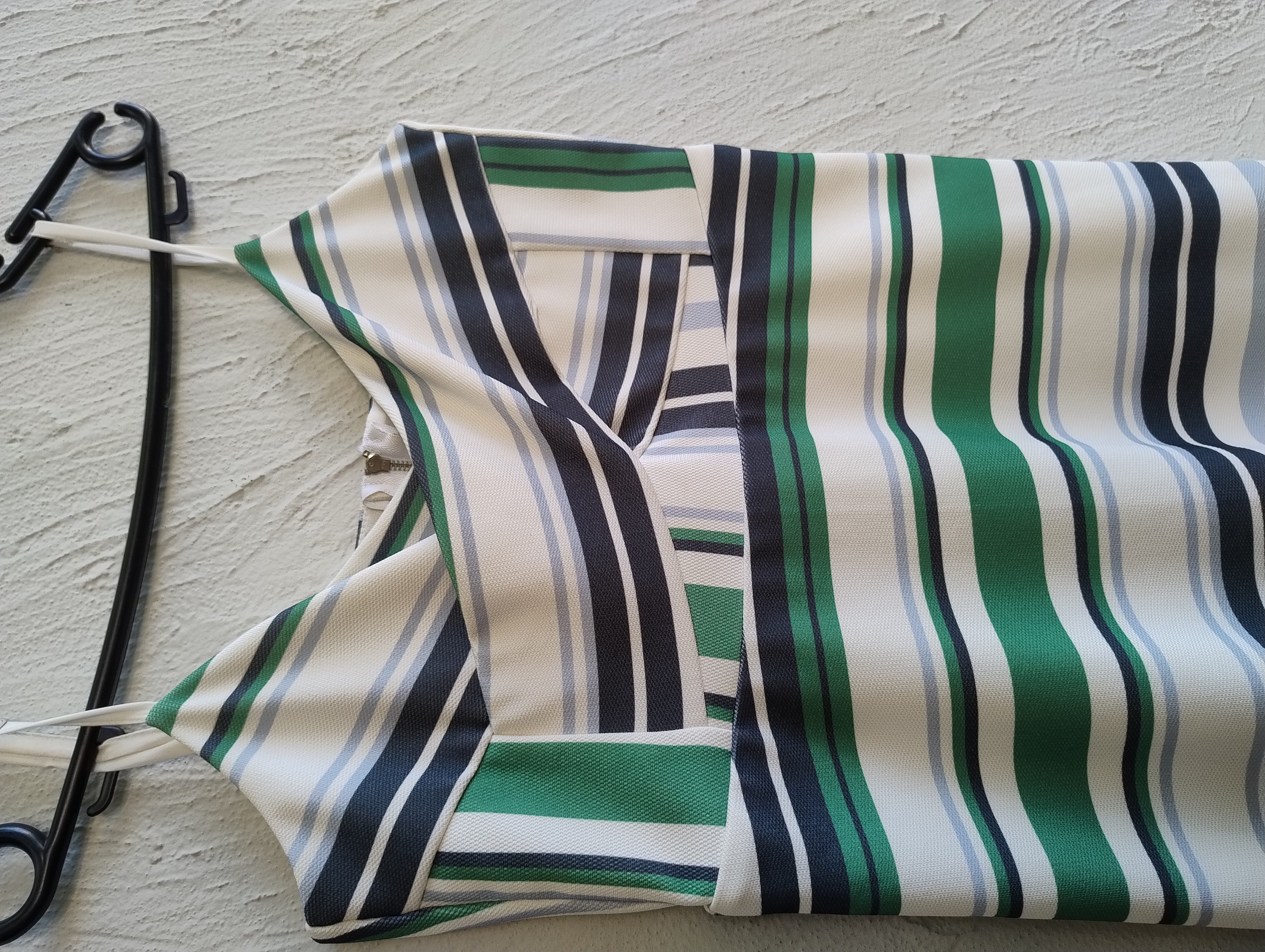 Vestido listrado feminino