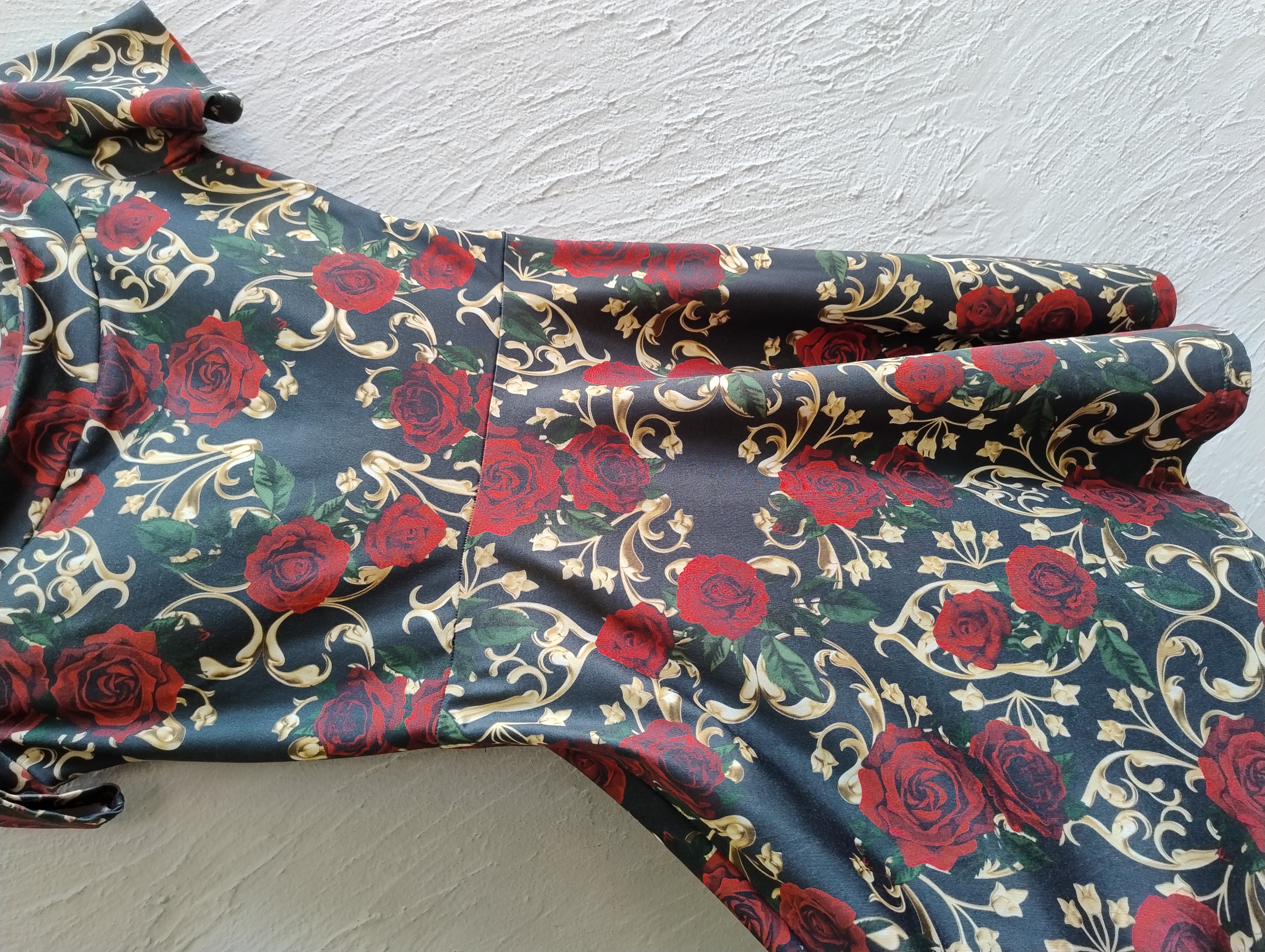 Vestido estampado com rosas