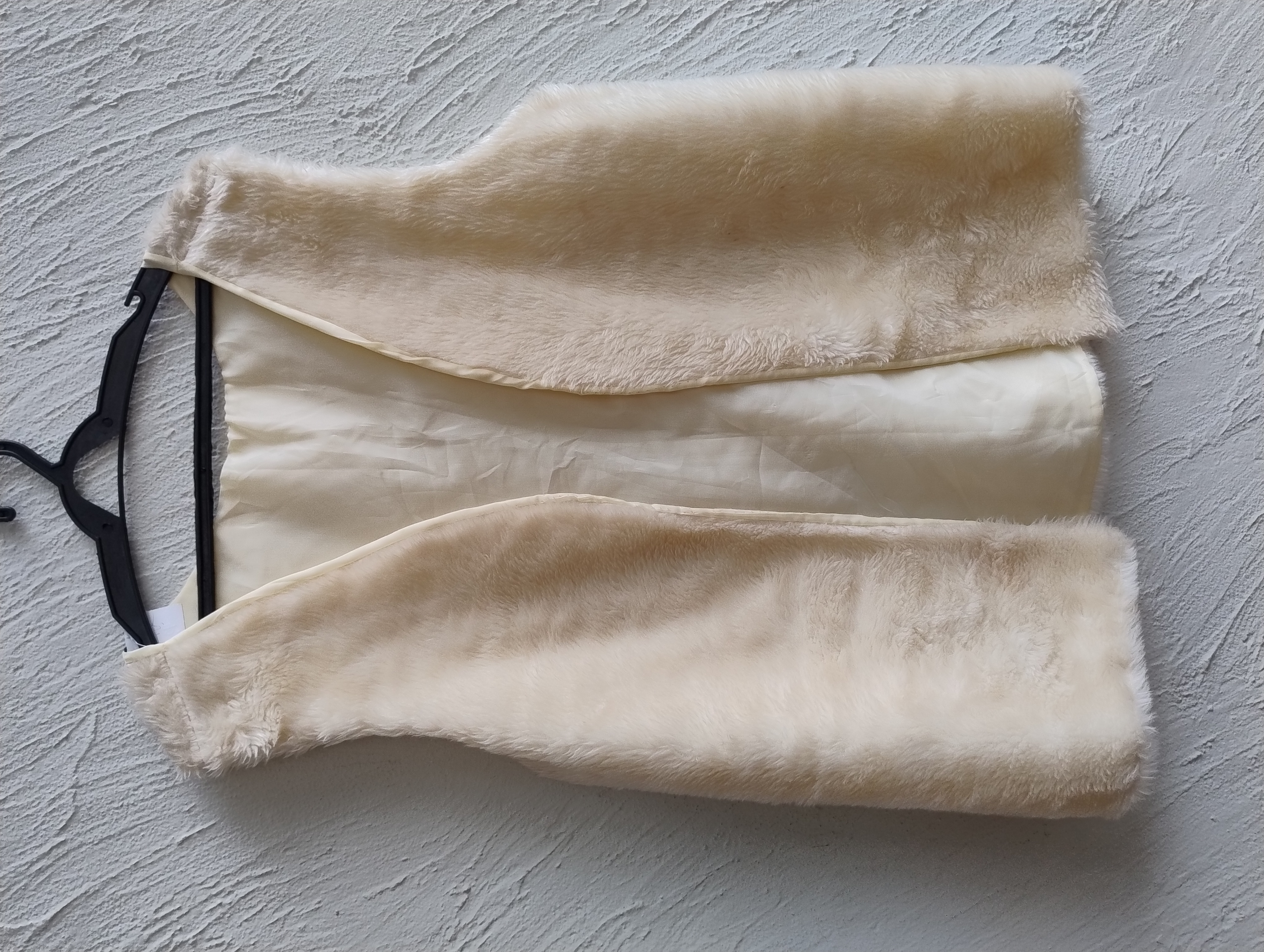 Colete de pelo sintético bege