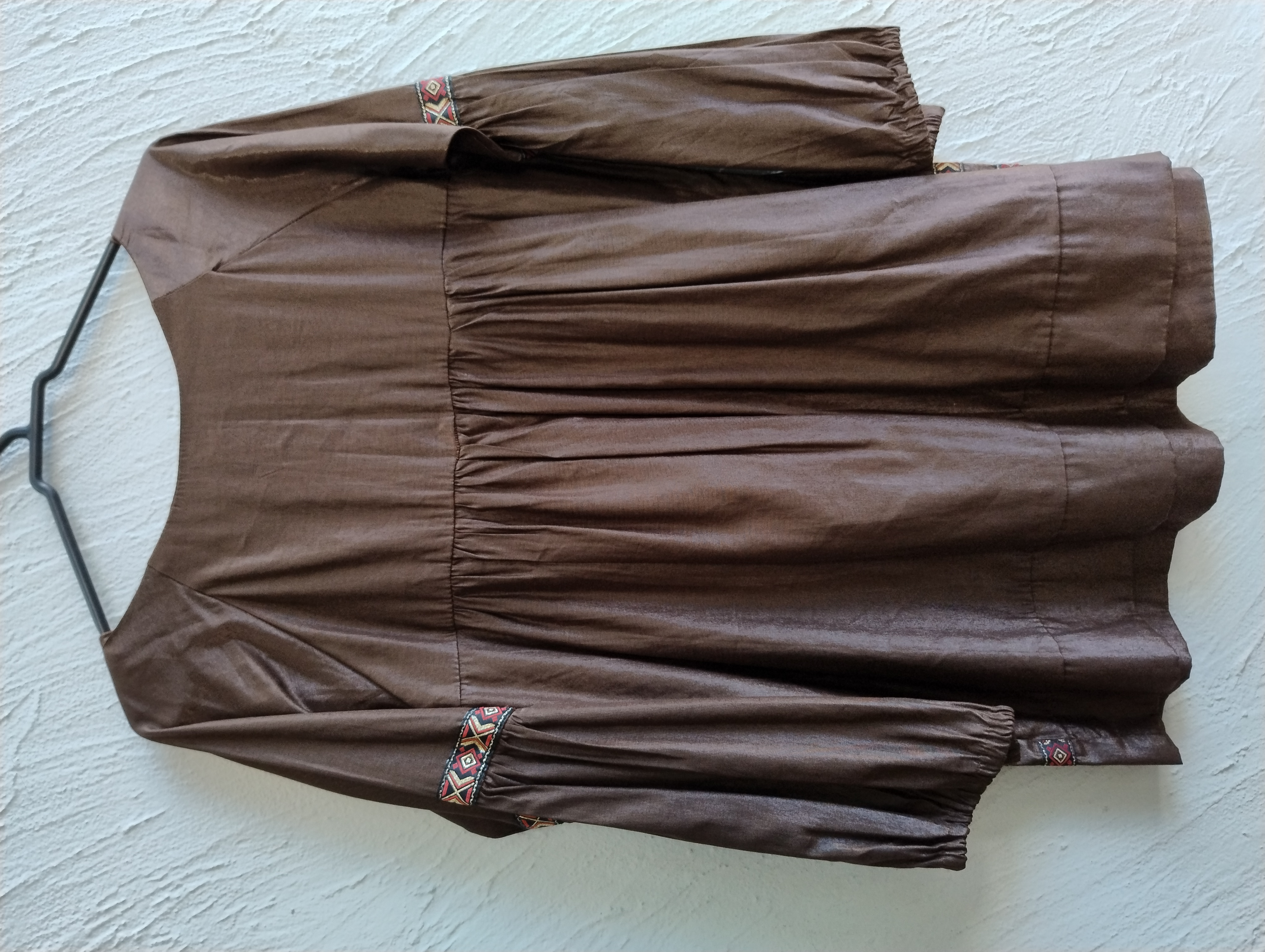 Bata marrom de manga longa, P 