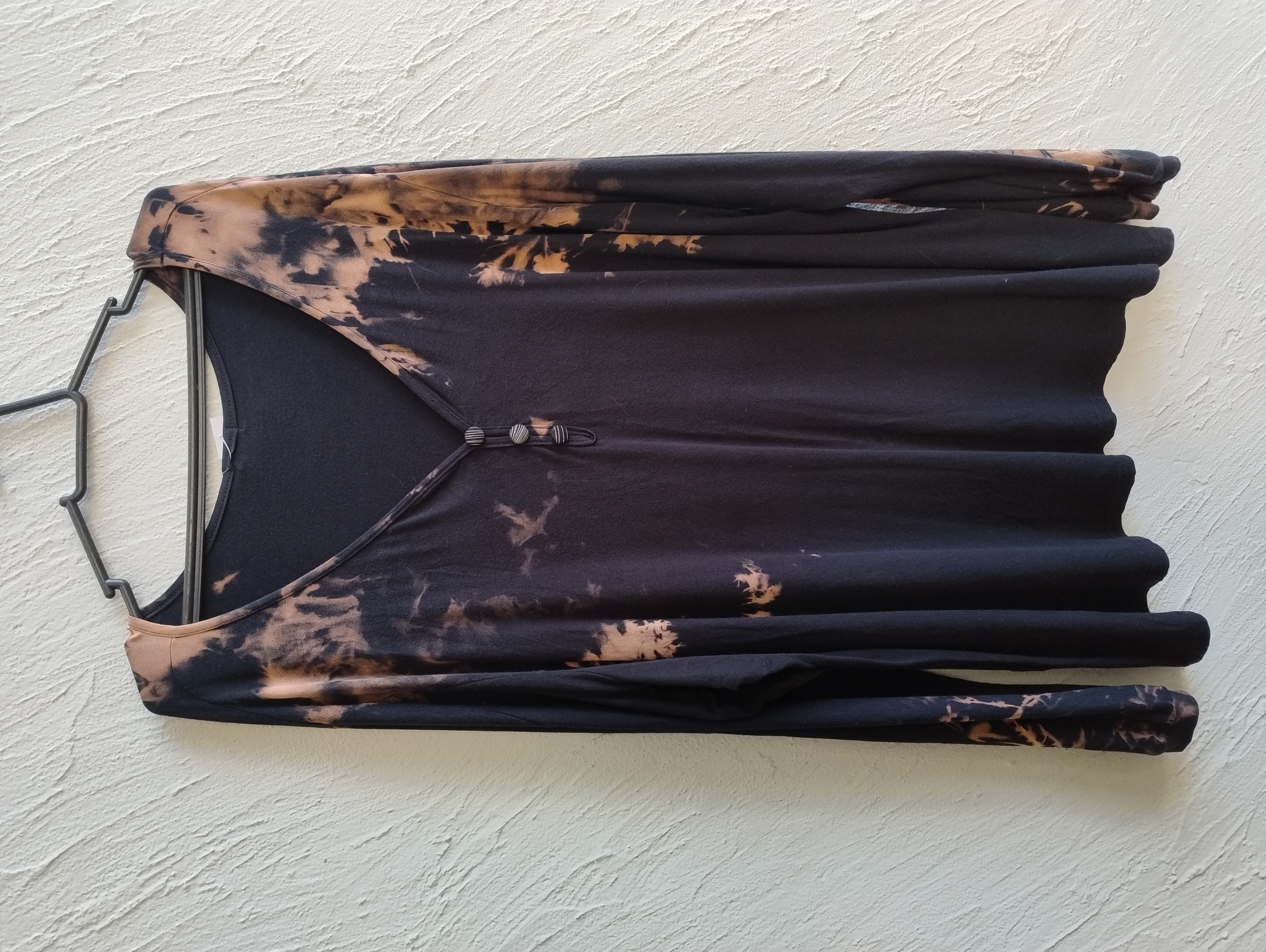 Blusa tie-dye preta e bege G