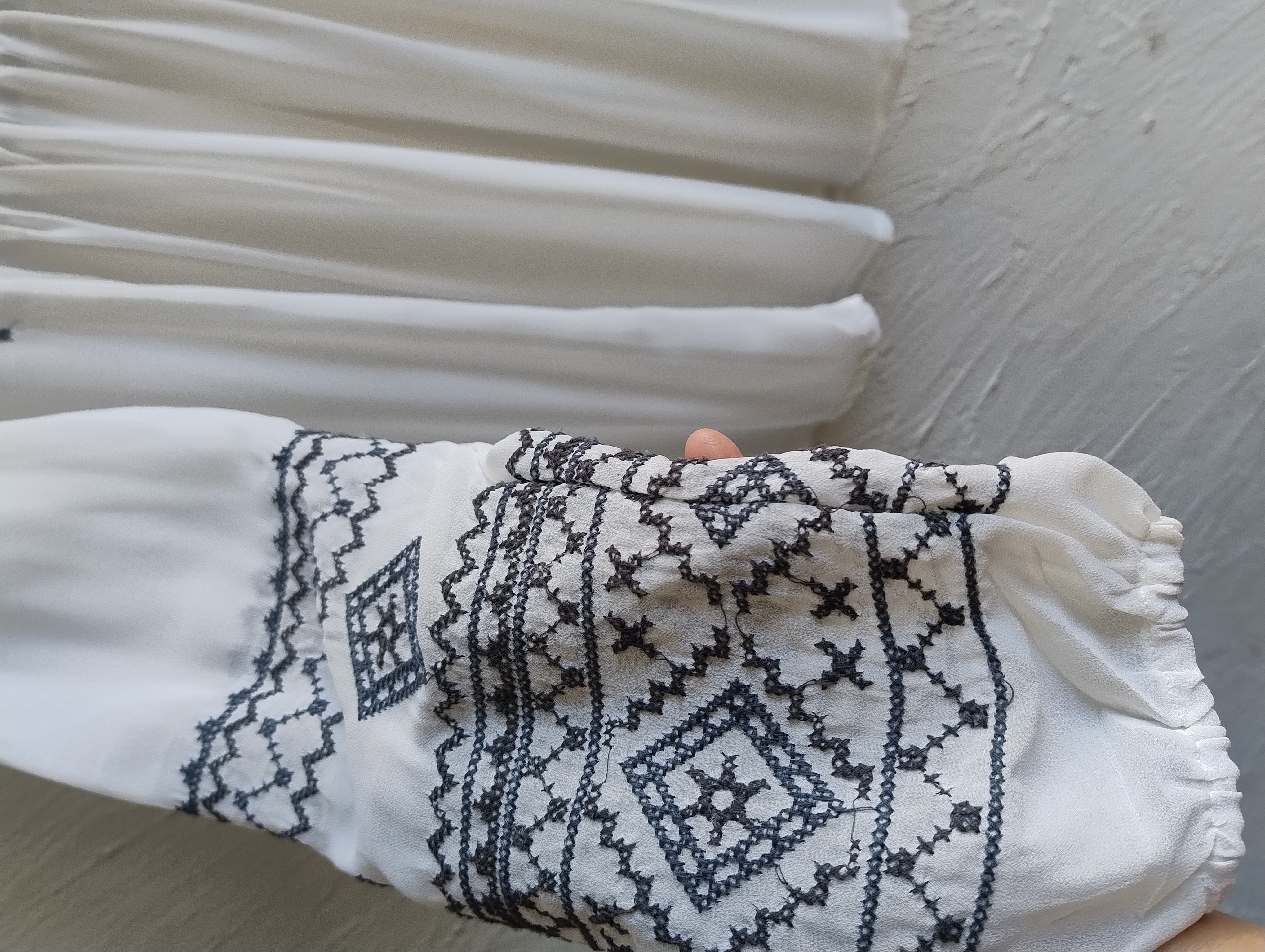 Bata Branca com Bordado Étnico G