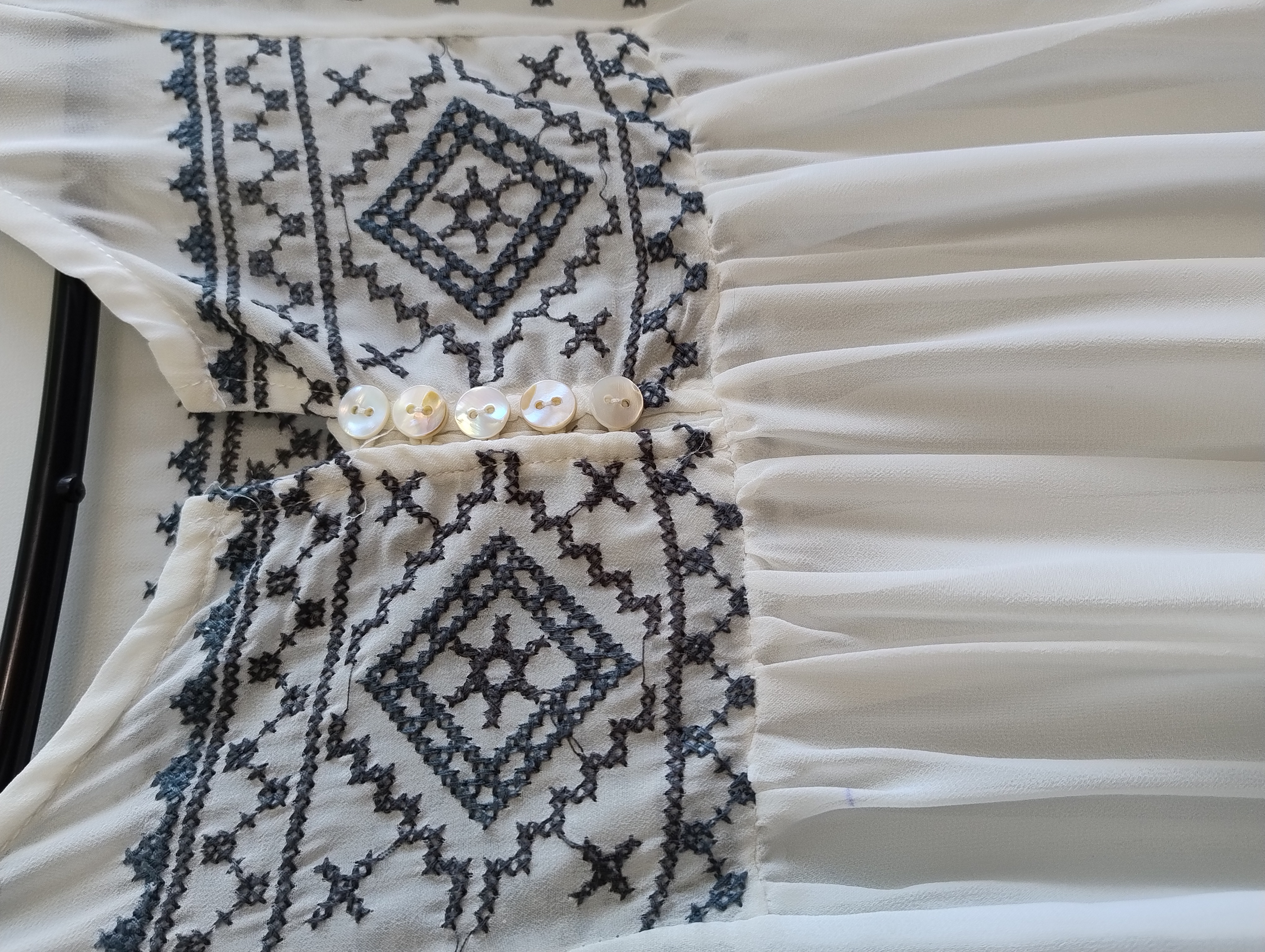 Bata Branca com Bordado Étnico G