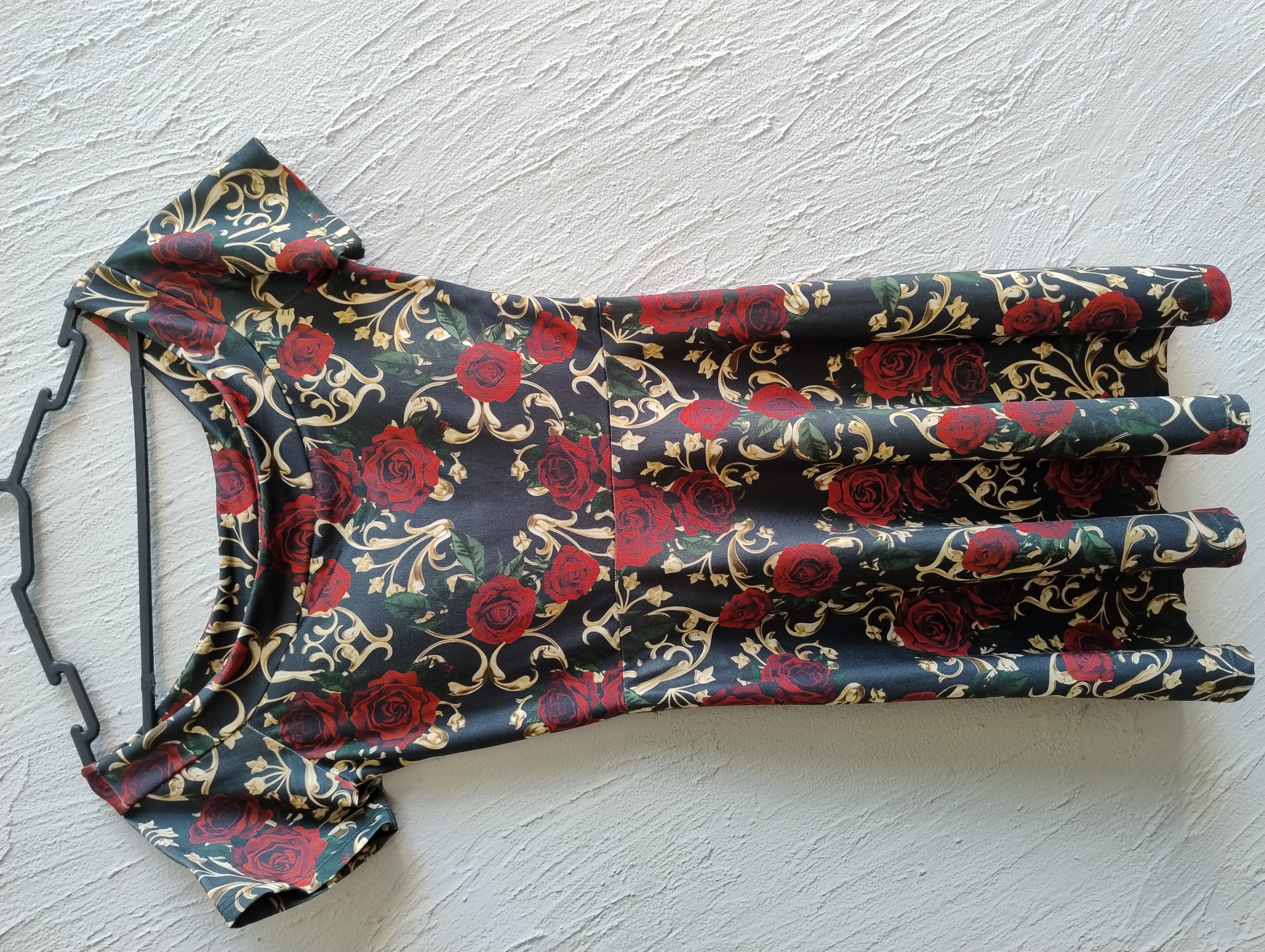 Vestido estampado com rosas