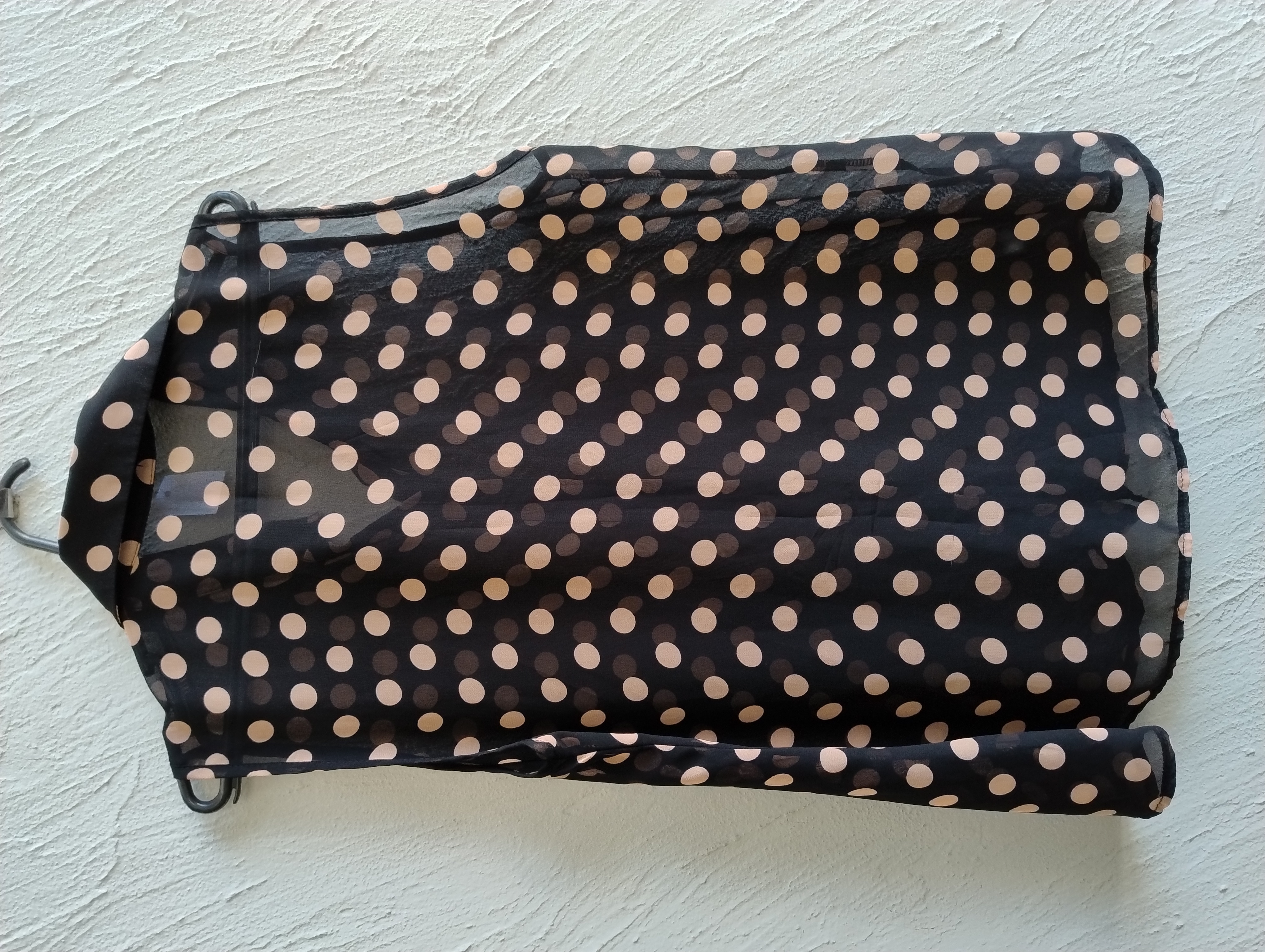 Blusa preta de bolinhas, P