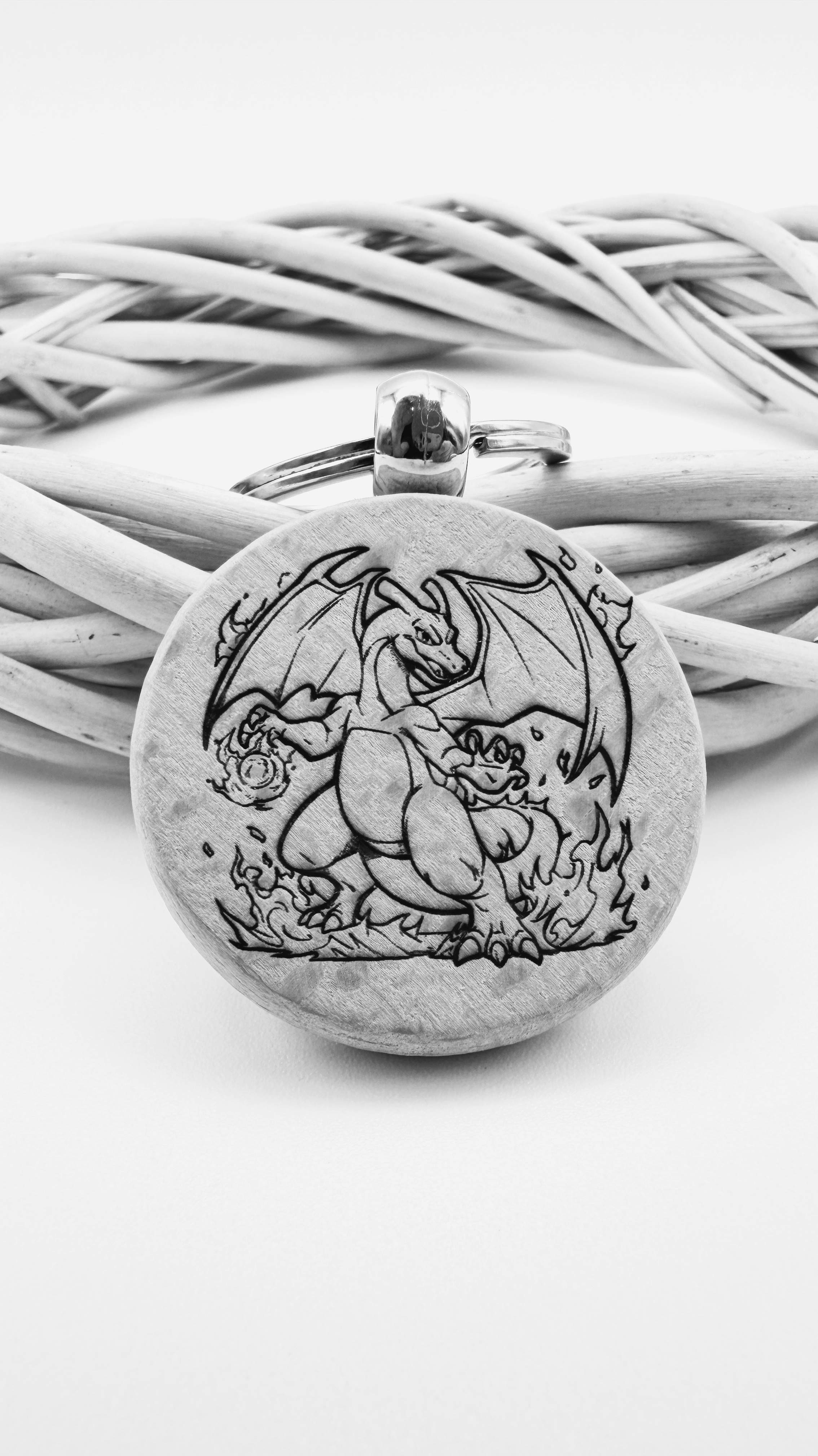 Charizard Pokemon - Portachiavi in legno inciso 