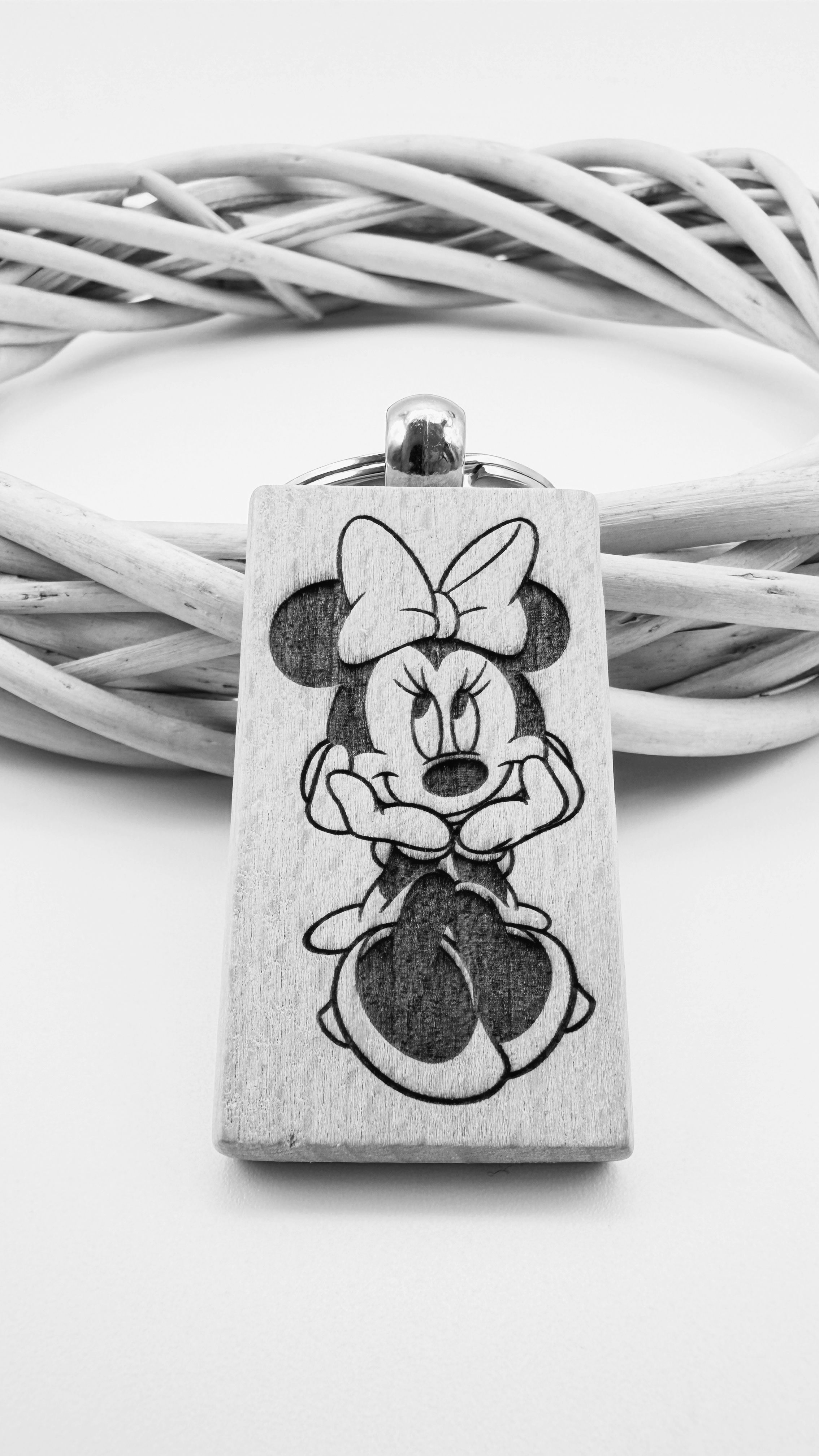 Minnie - Portachiavi in legno inciso 