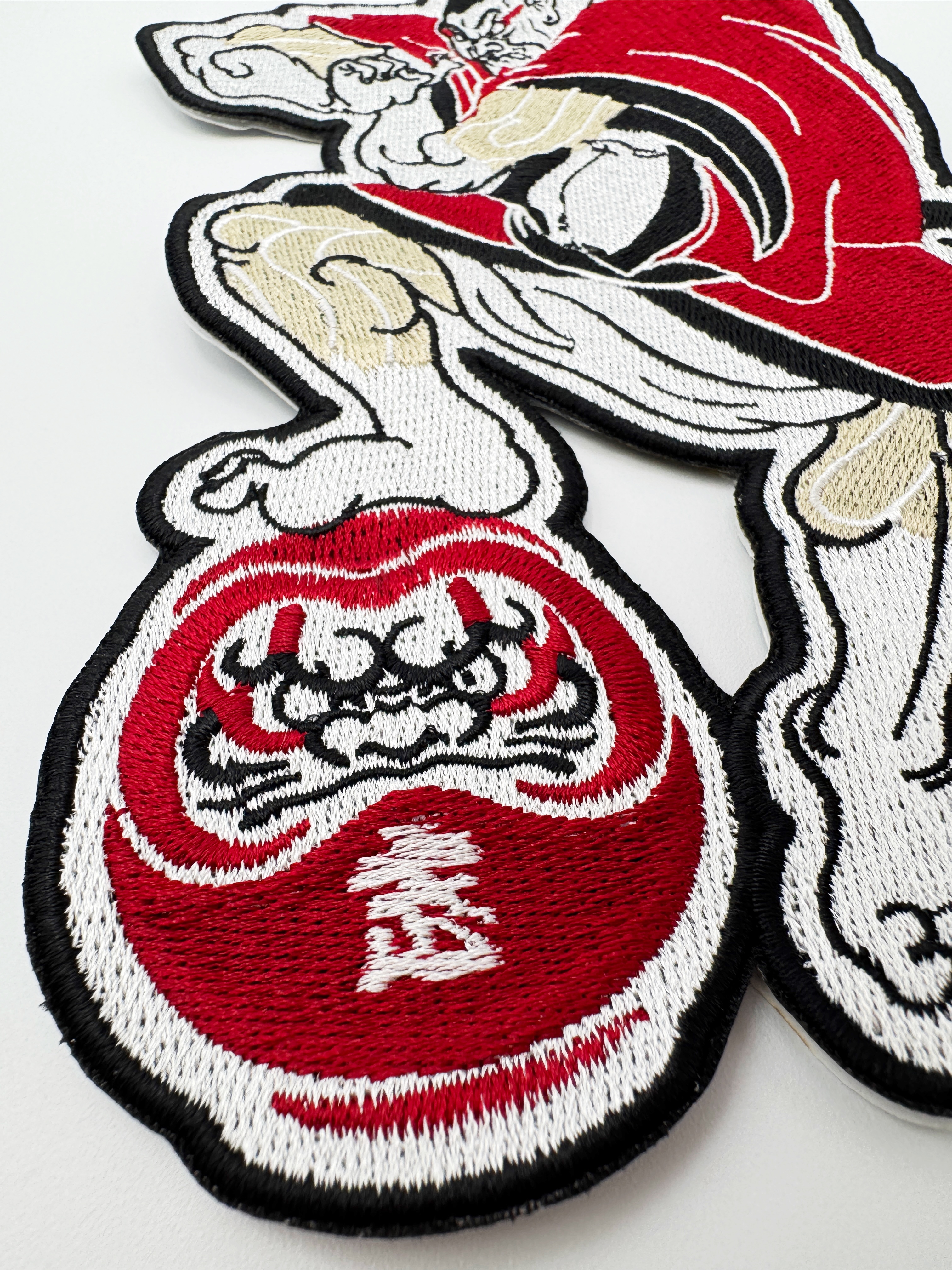 Felpa Ricamata  Daruma