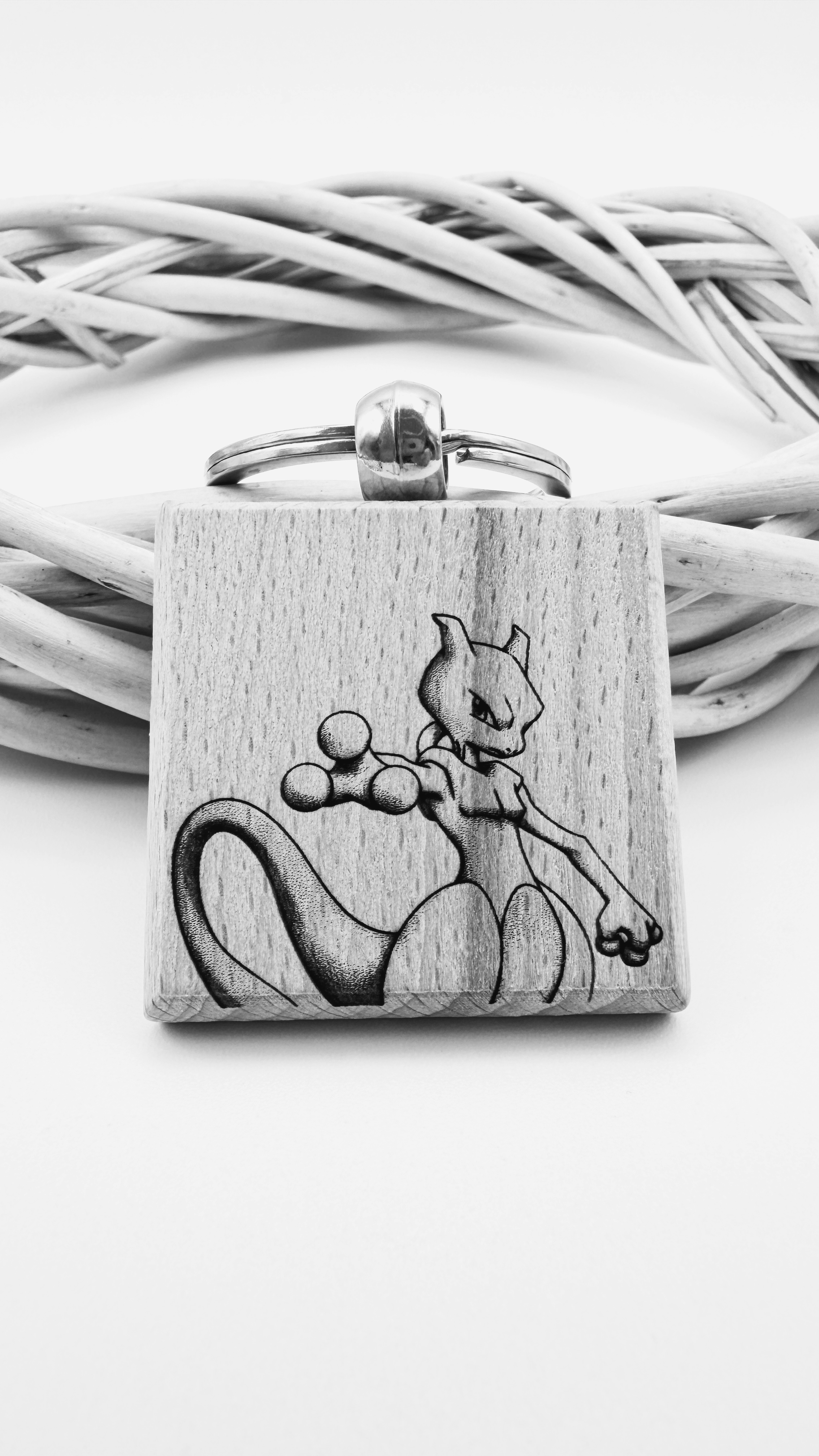 Mewtwo Pokemon - Portachiavi in legno inciso 