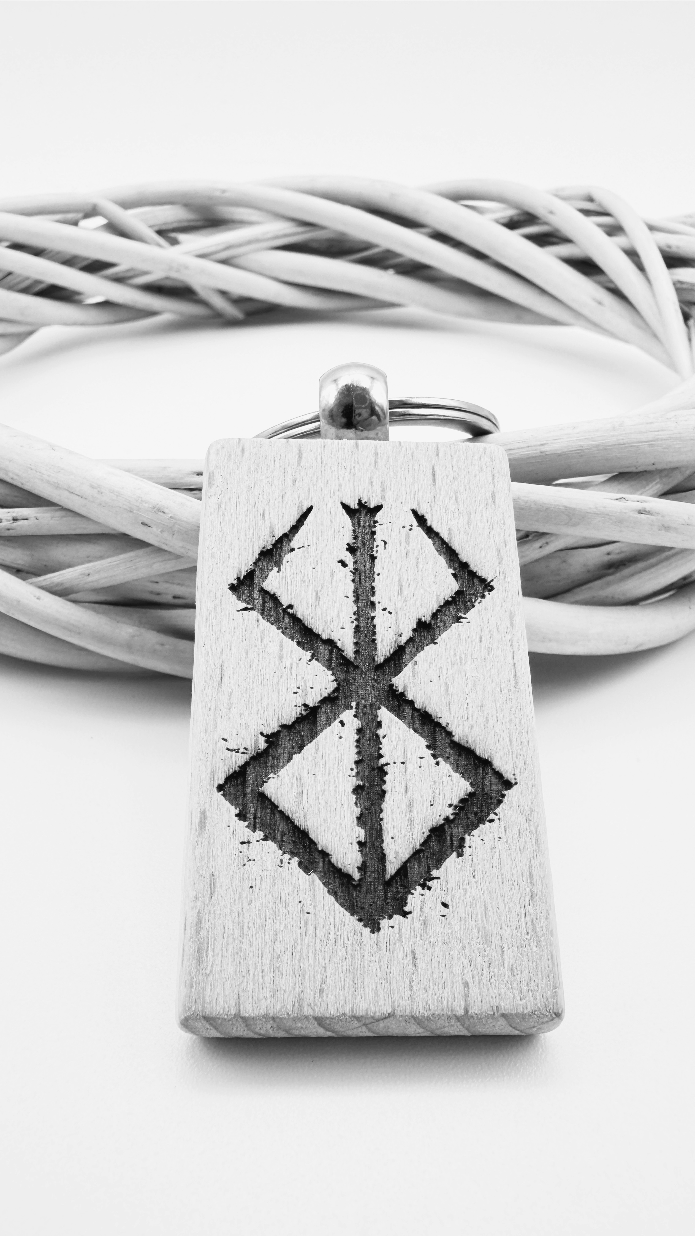 Berserk - Portachiavi in legno inciso 