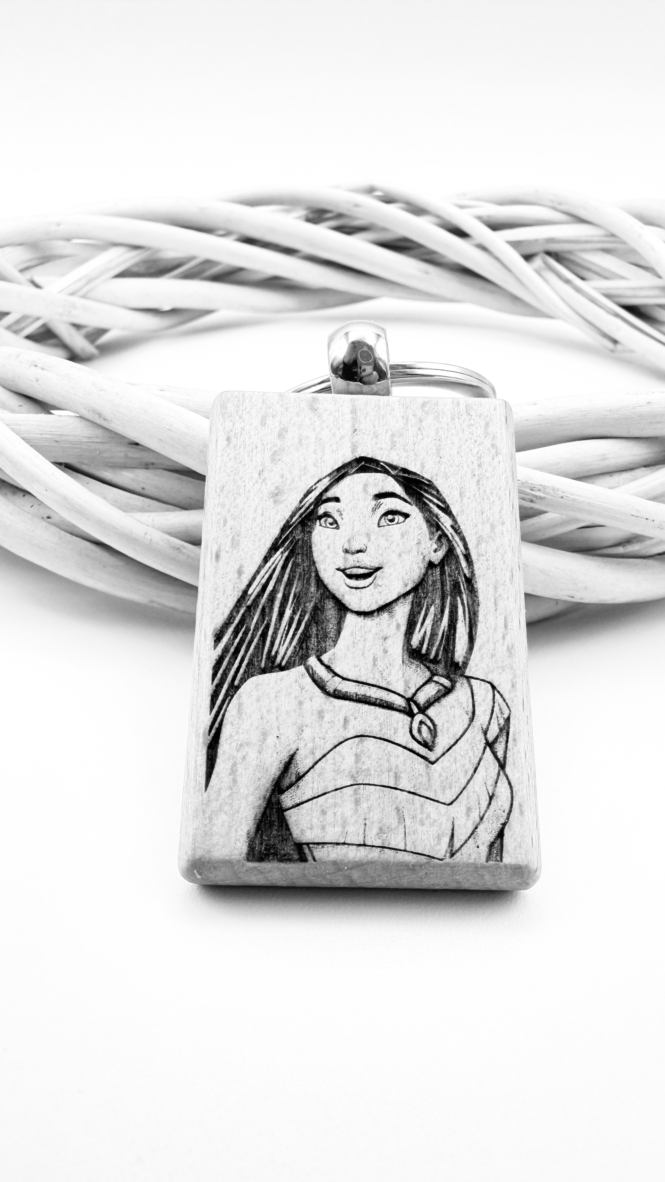 Pocahontas - Portachiavi in legno inciso 