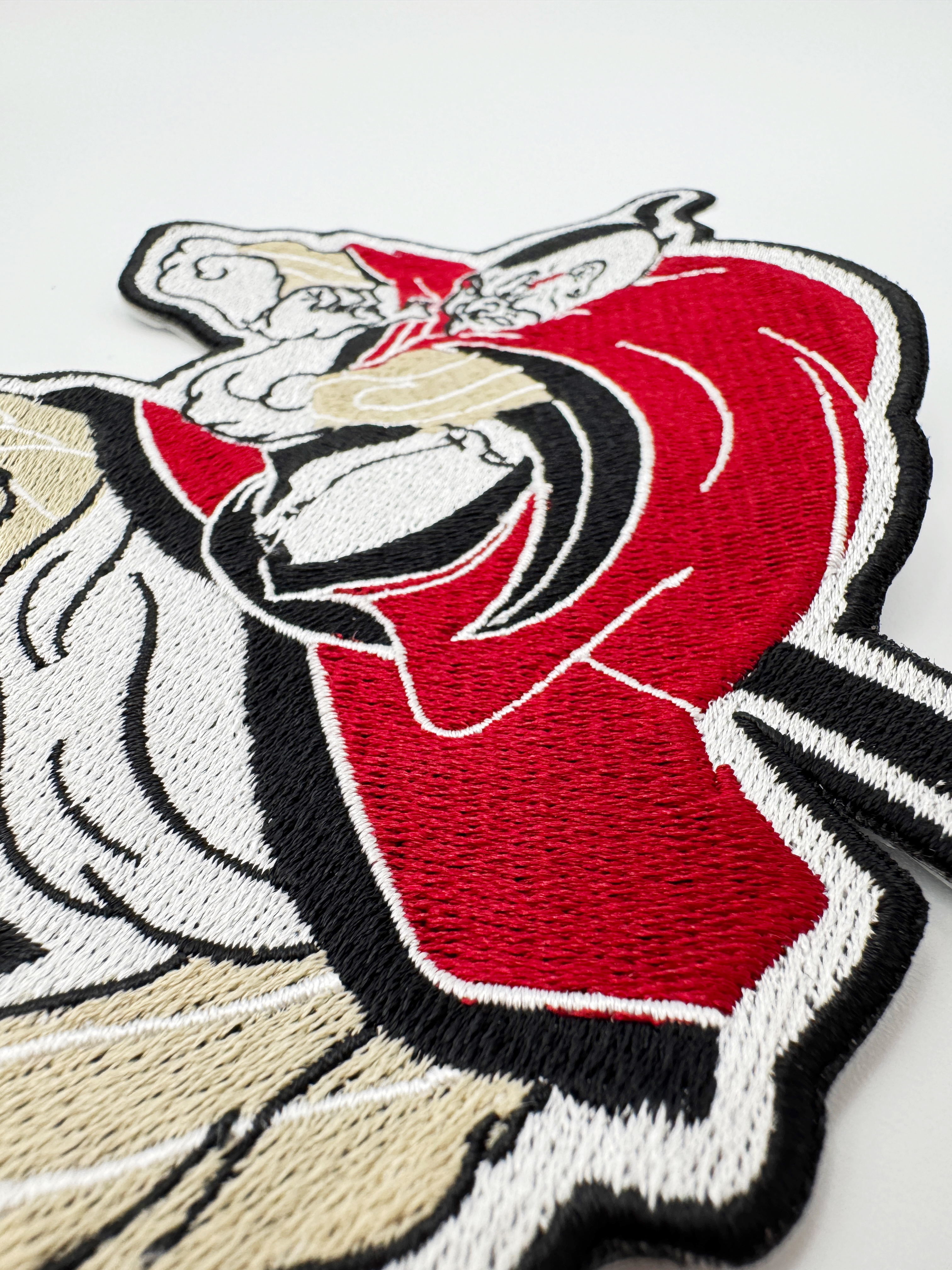 Felpa Ricamata  Daruma