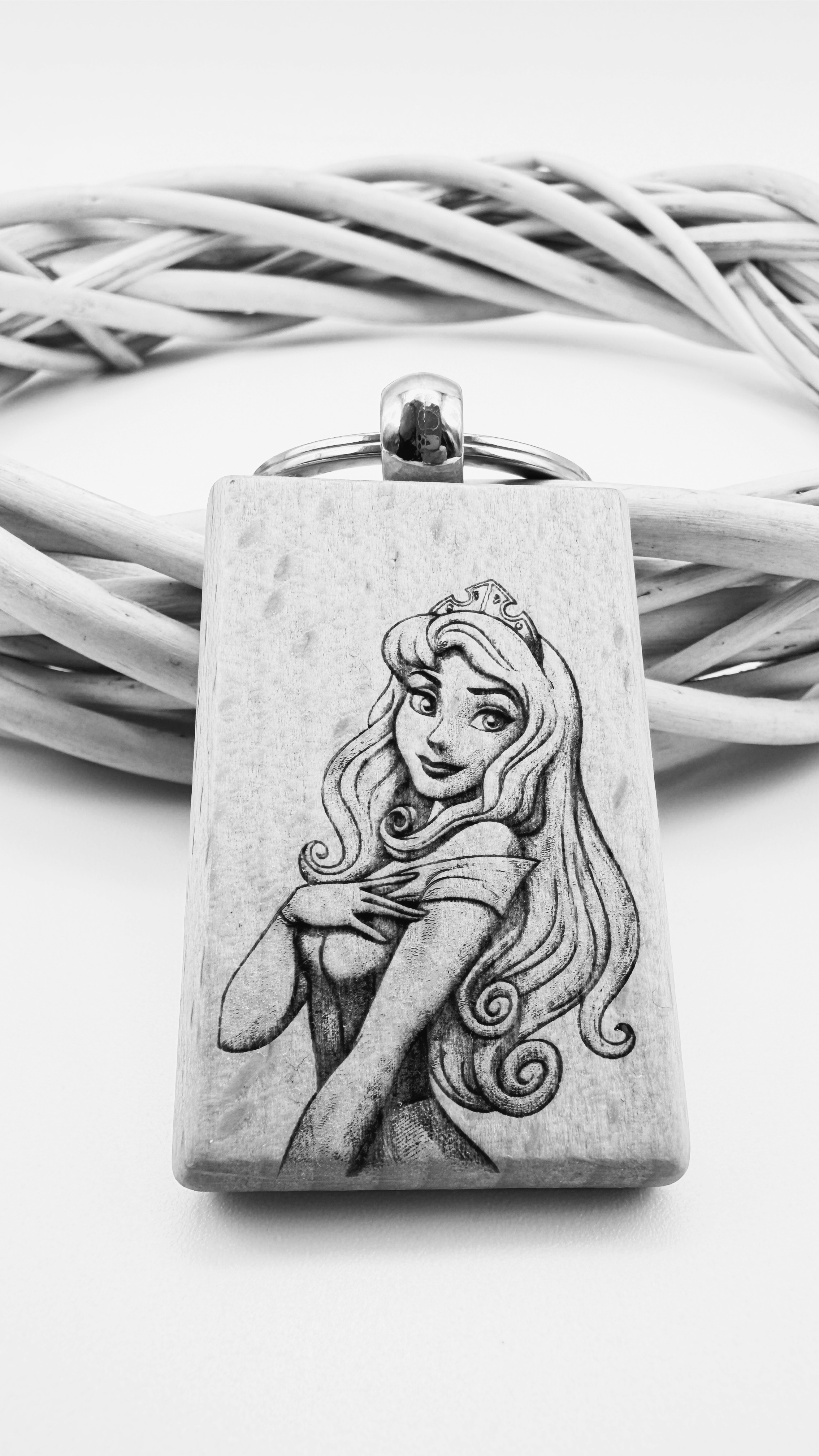 Rapunzel - Portachiavi in legno inciso 