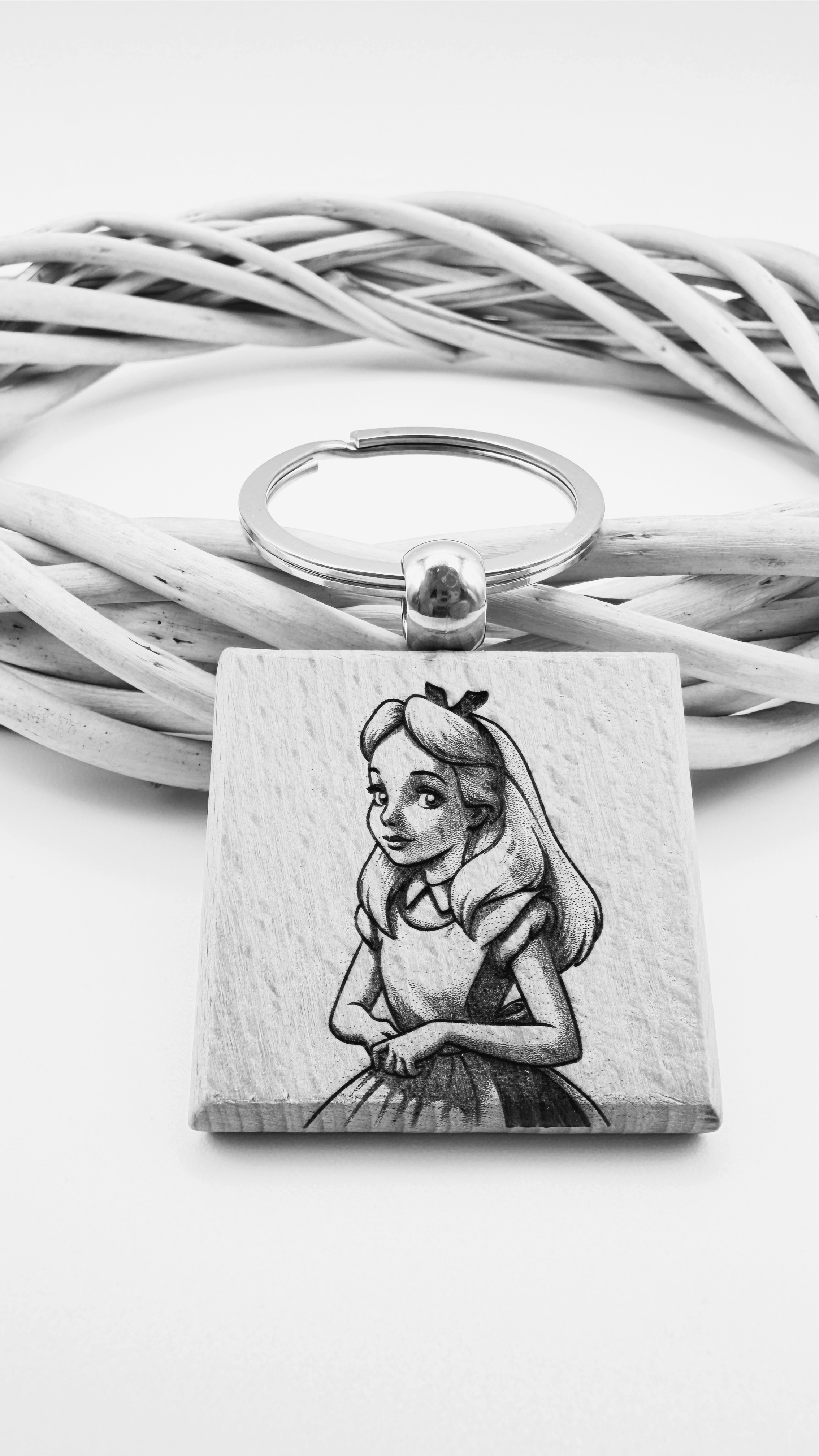 Cenerentola - Portachiavi in legno inciso 