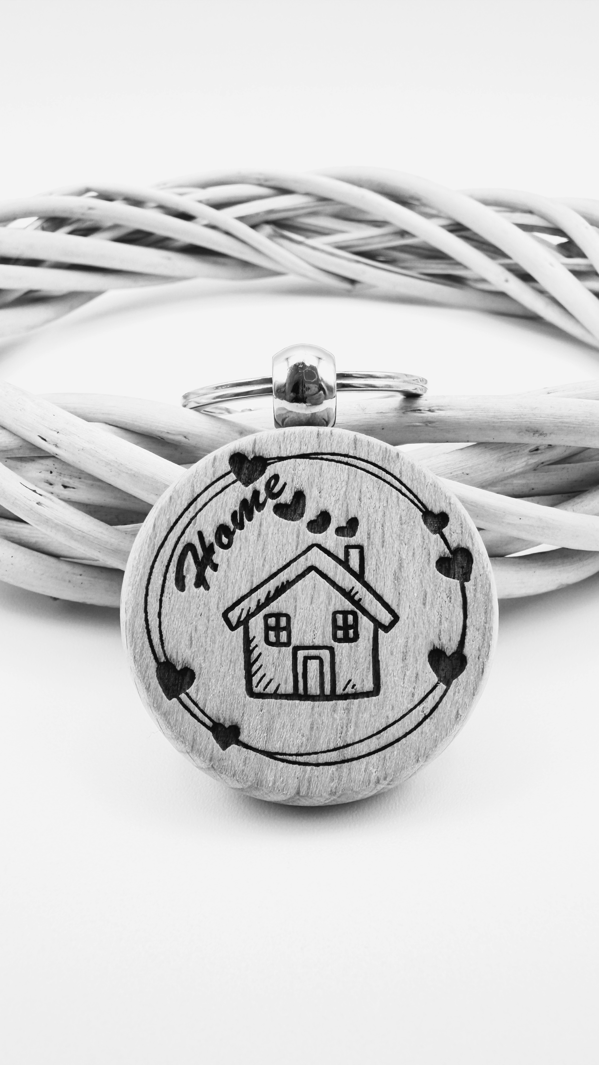 Home - Portachiavi in legno inciso 