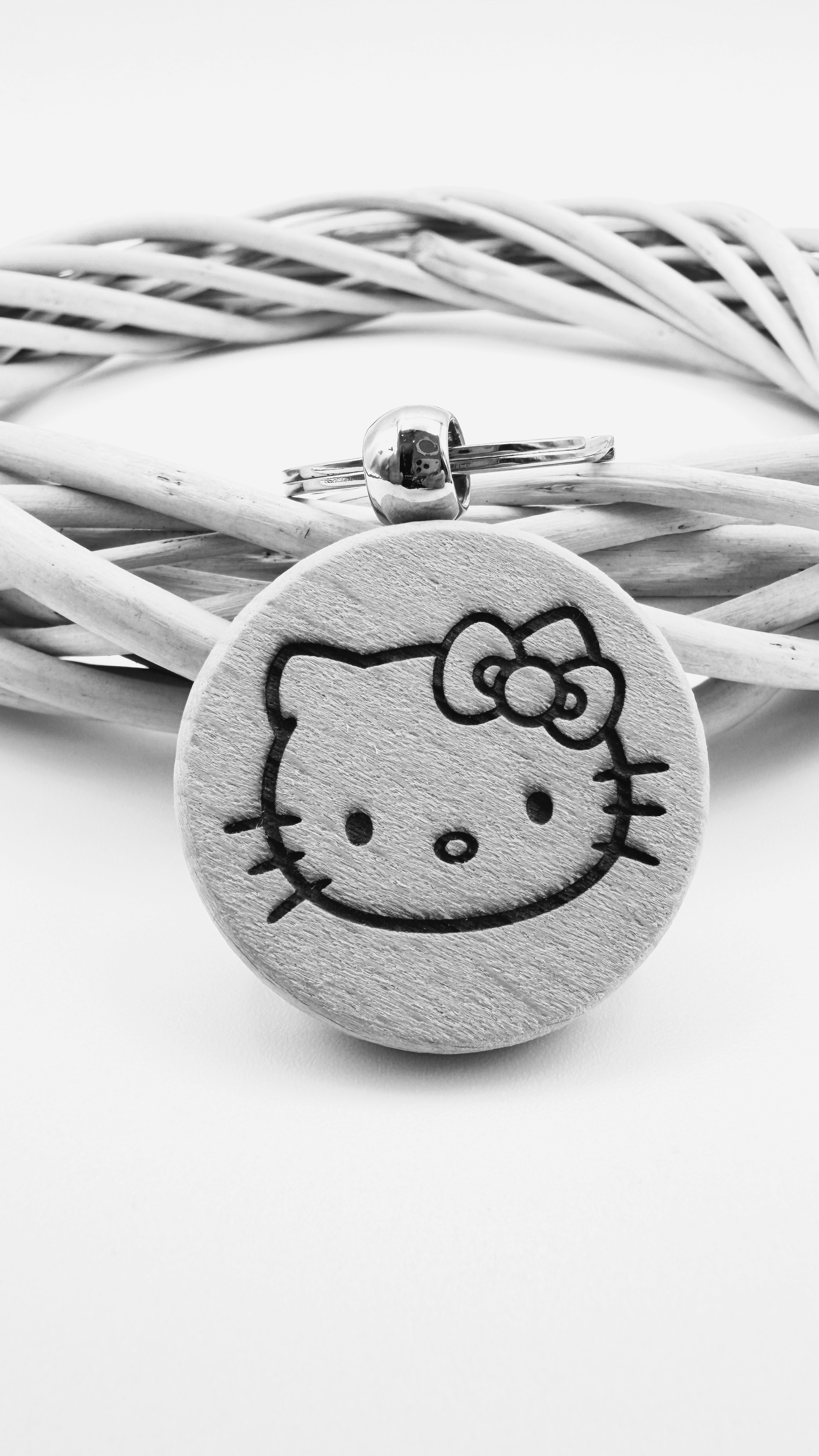 Hello Kitty - Portachiavi in legno inciso 