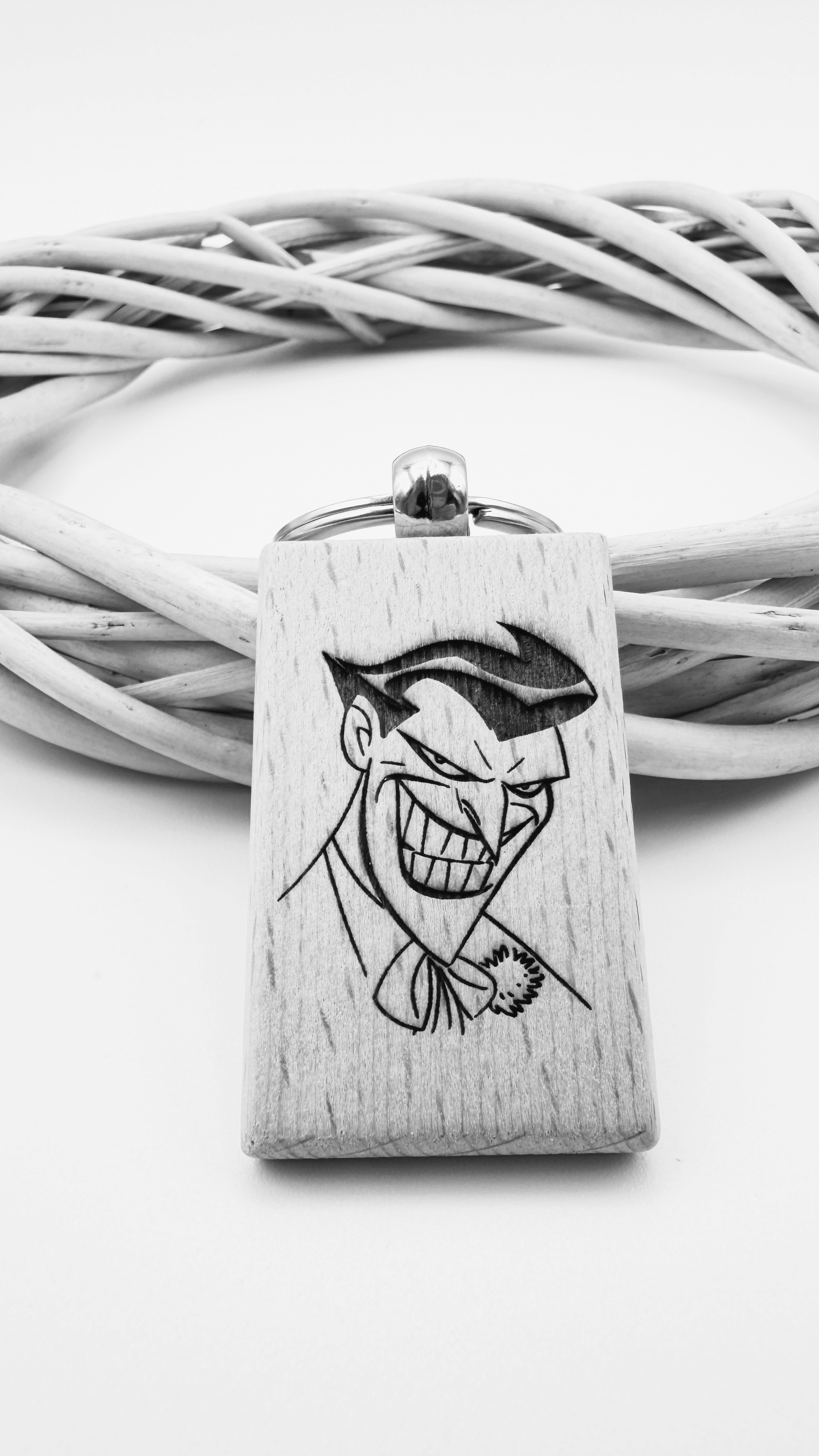 Joker - Portachiavi in legno inciso 