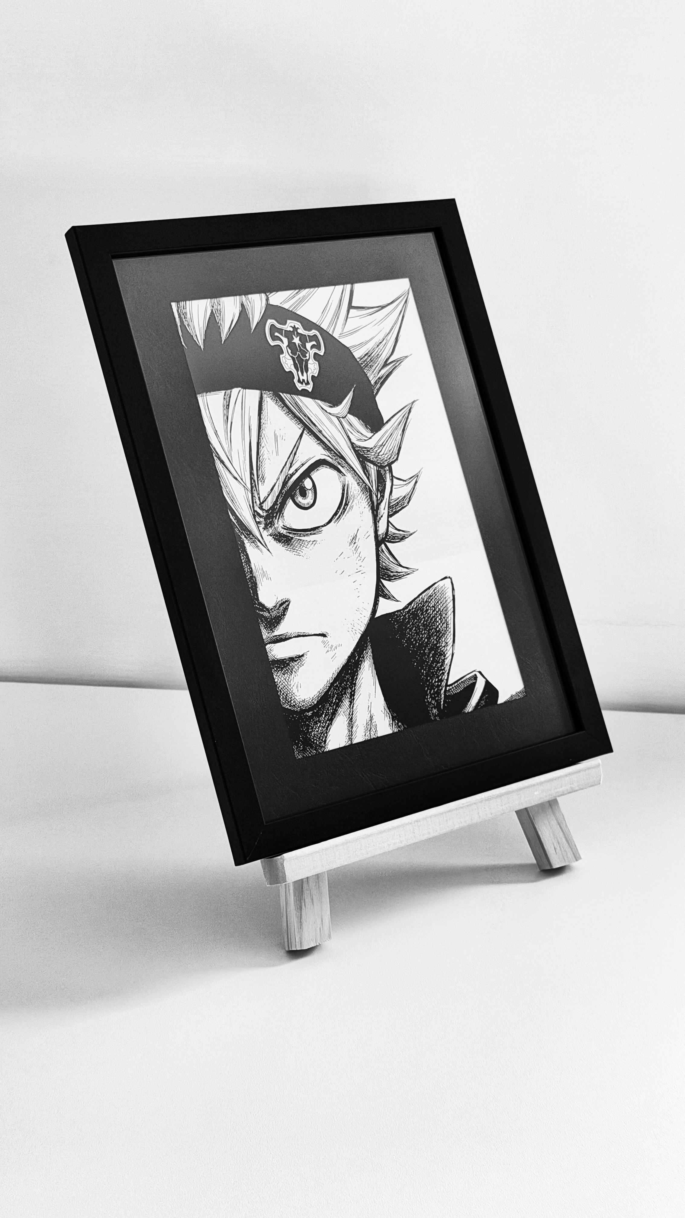 Asta Black Clover - Quadro inciso su alluminio con cornice