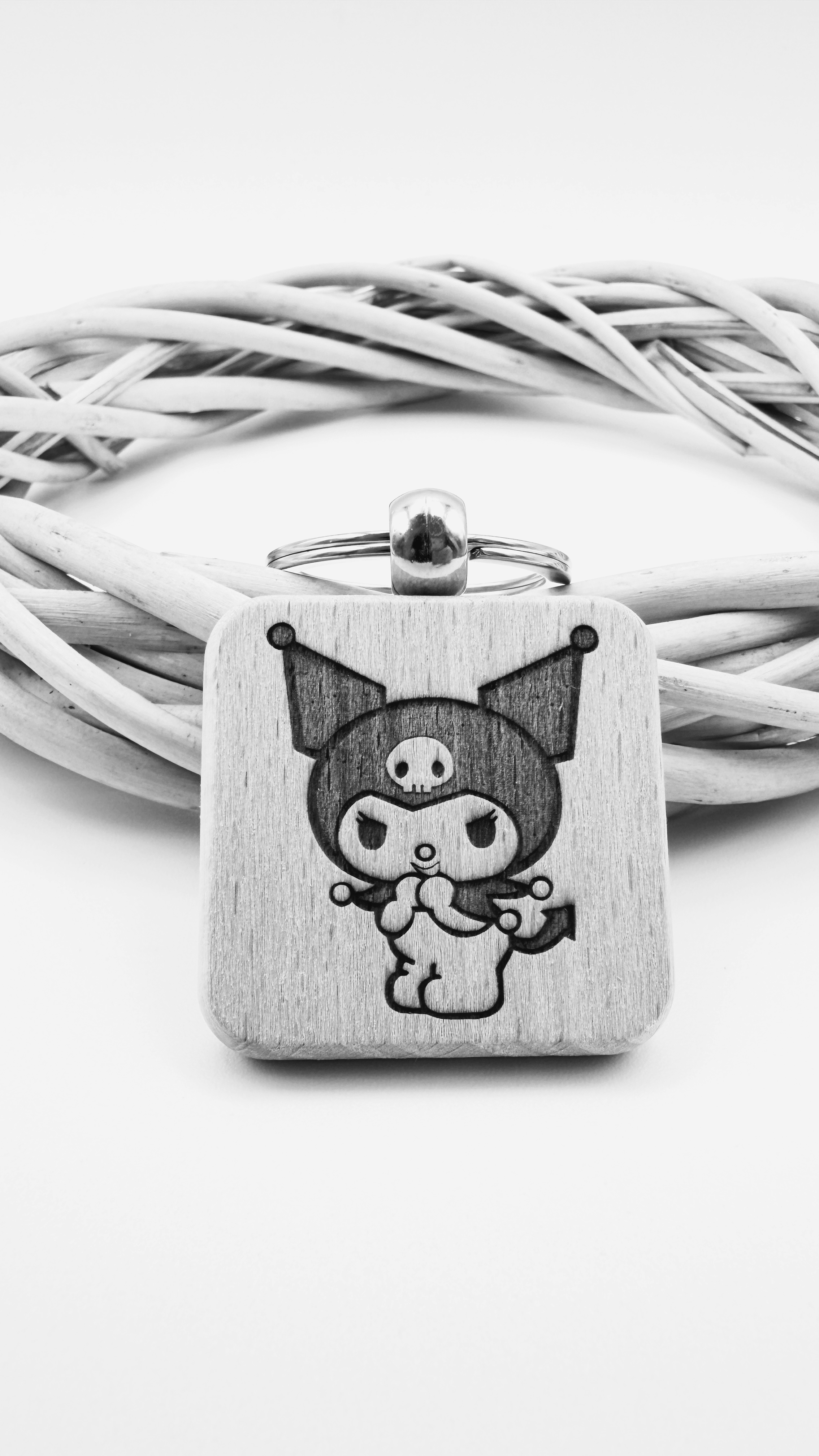 Kuromi - Portachiavi in legno inciso 